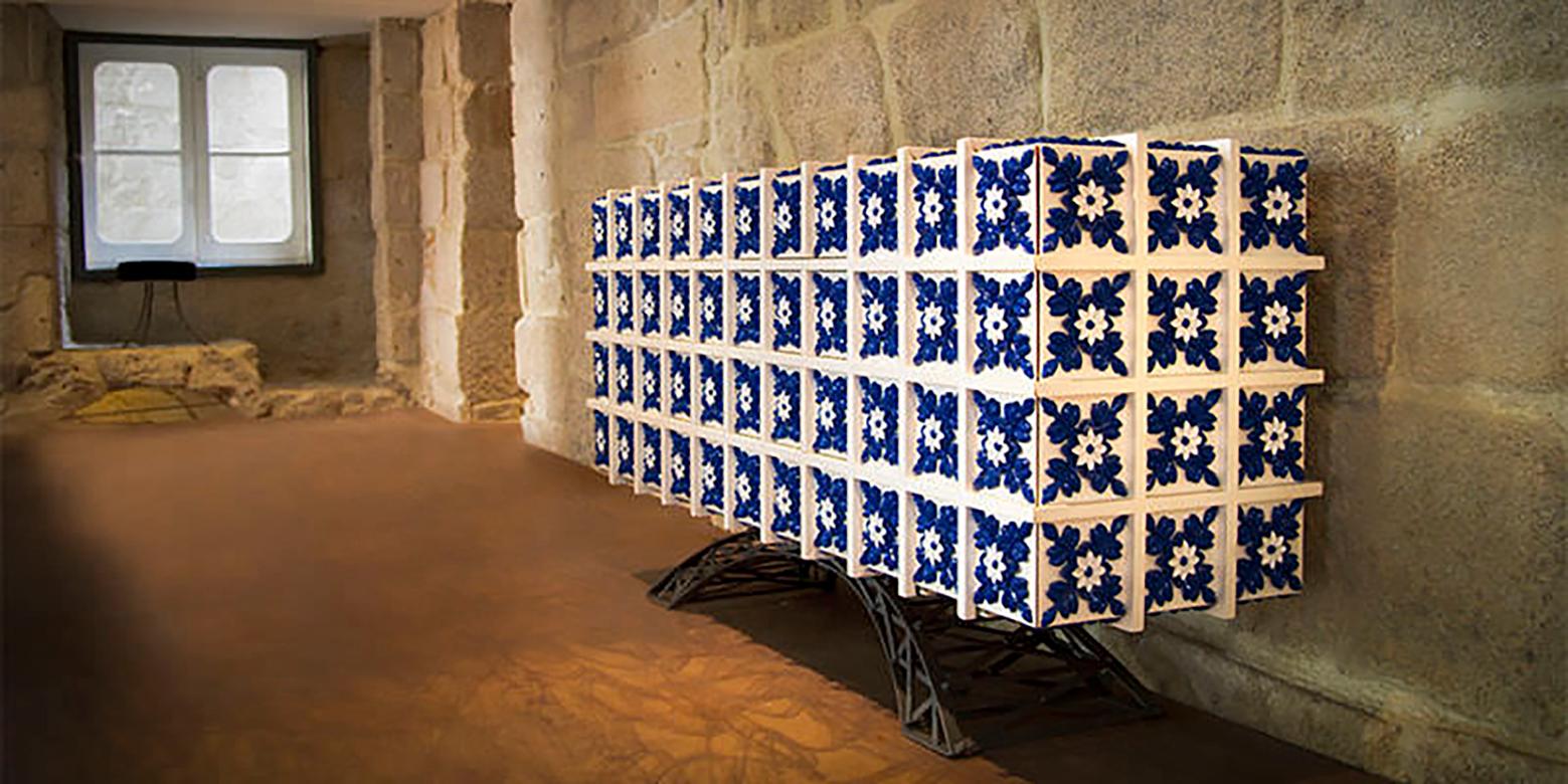 Luxuriöses Contemporary Modern Cabinet Sideboard aus Eisen und blauen, handbemalten Kacheln im Zustand „Neu“ im Angebot in Coimbra, PT