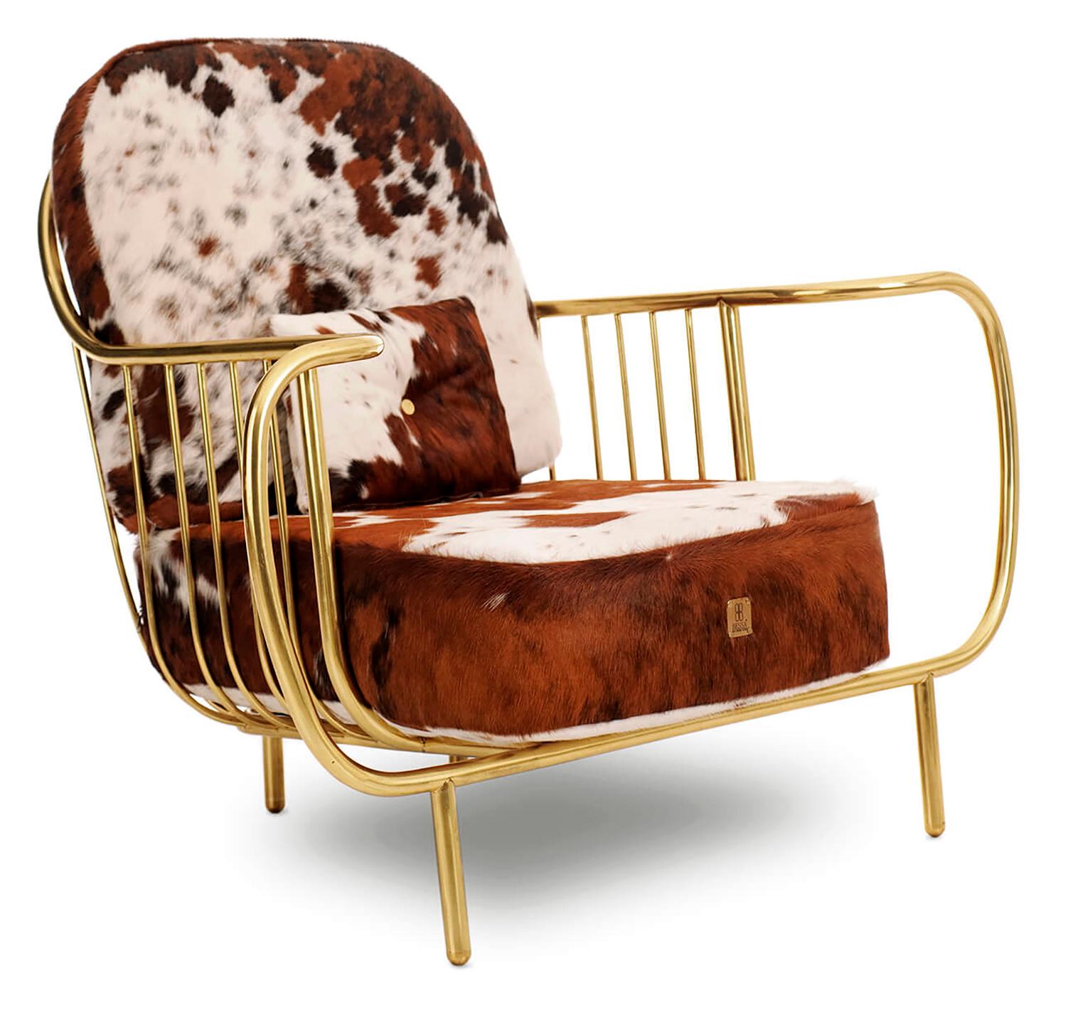 The sculptural forms of the 1930s inspired the tubular and steel structures that have marked those years. This conjunction marks the alliance of a vintage style with modern sensibilities.
Also have a matching sofa.
There is also a version in 