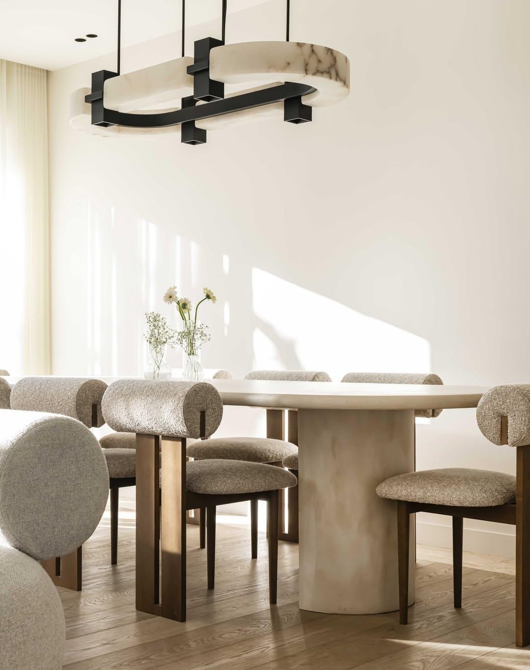 Lampadario ad anello di alabastro ovale contemporaneo di lusso di Michel Amar in vendita 2
