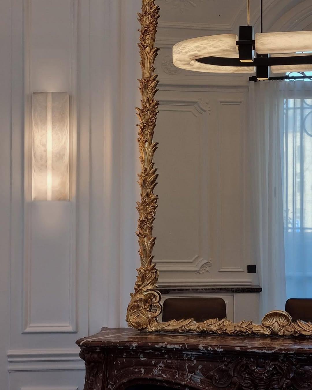 XXI secolo e contemporaneo Lampadario ad anello di alabastro ovale contemporaneo di lusso di Michel Amar in vendita
