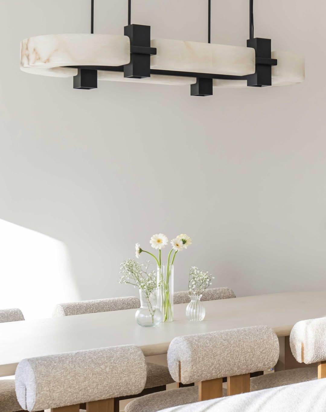 Lampadario ad anello di alabastro ovale contemporaneo di lusso di Michel Amar in vendita 1