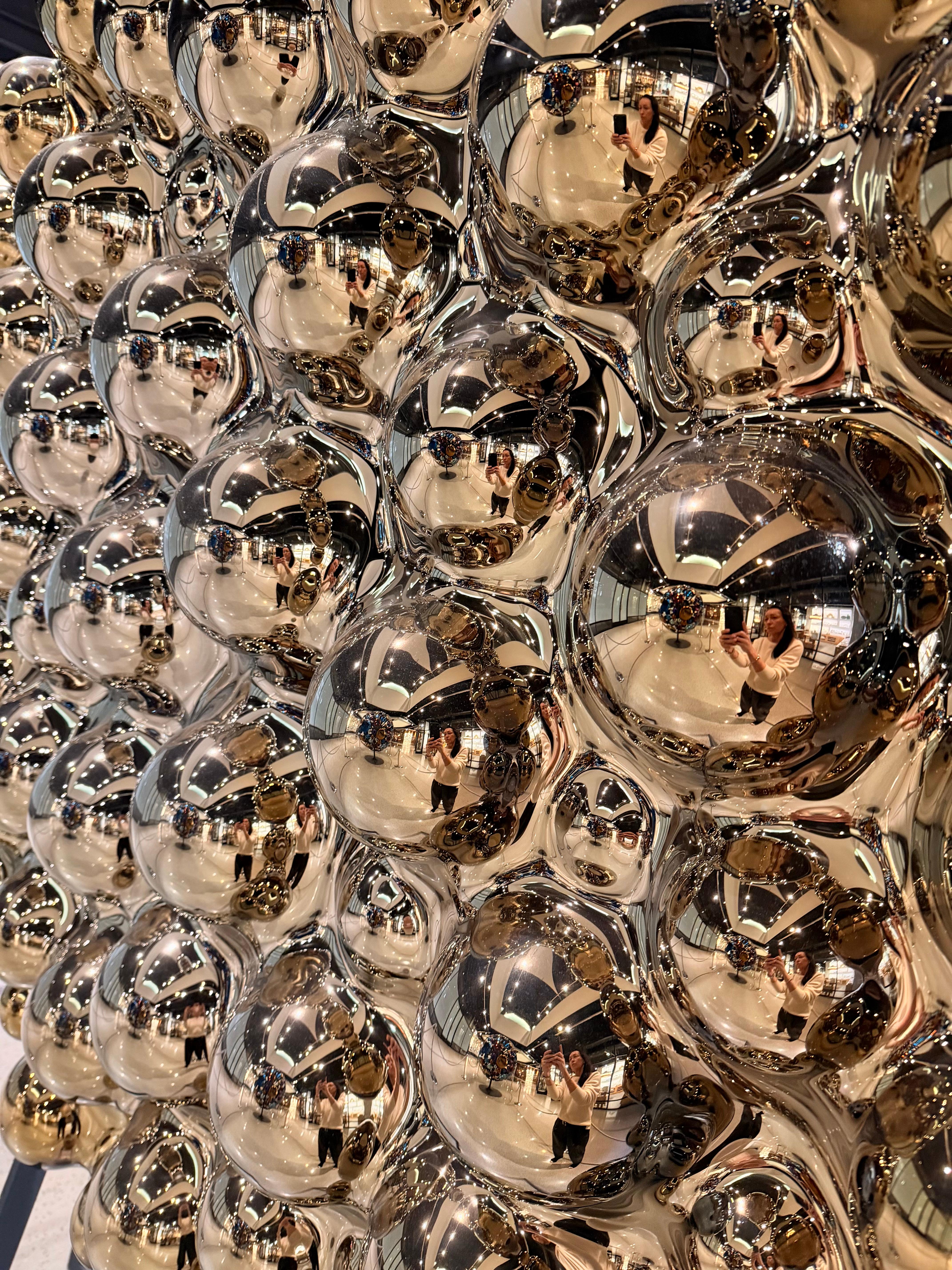 Luxuriöse zeitgenössische Wandskulptur 