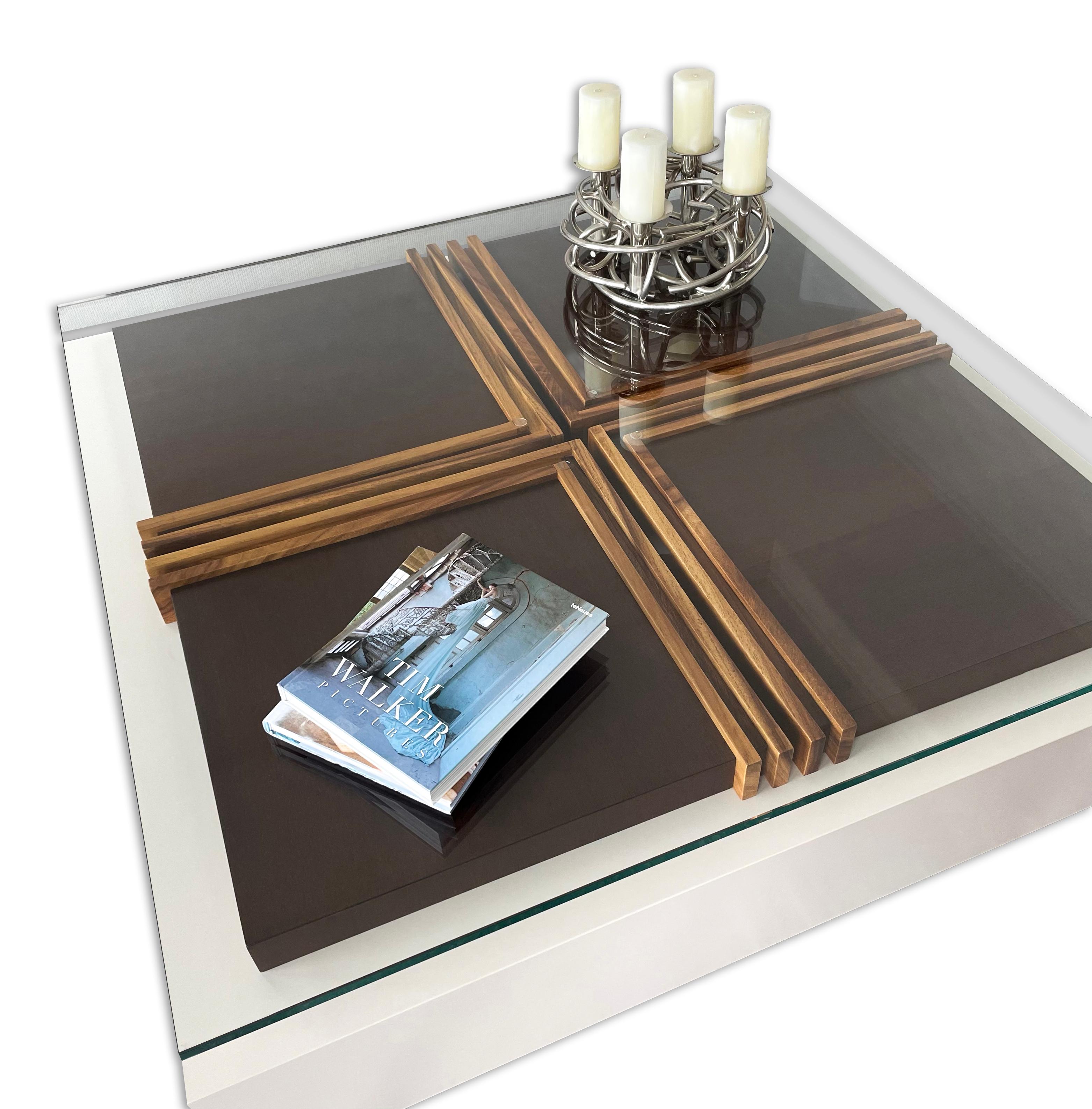 Lujosa mesa de centro contemporánea de madera con tapa de cristal Guatemalteco en venta