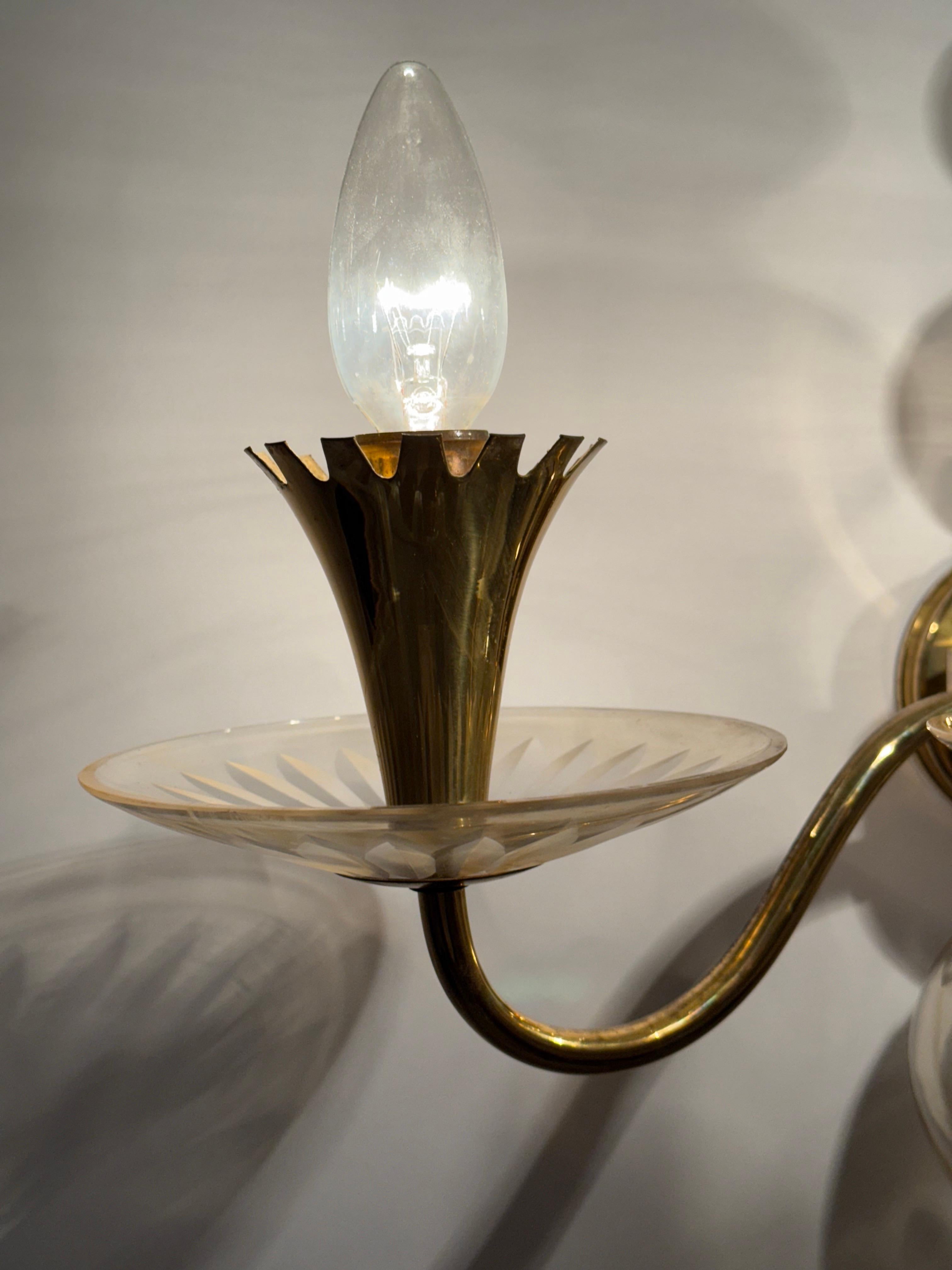 Applique di lusso in cristallo e ottone attribuita a Lightolier In condizioni buone in vendita a Hannover, DE