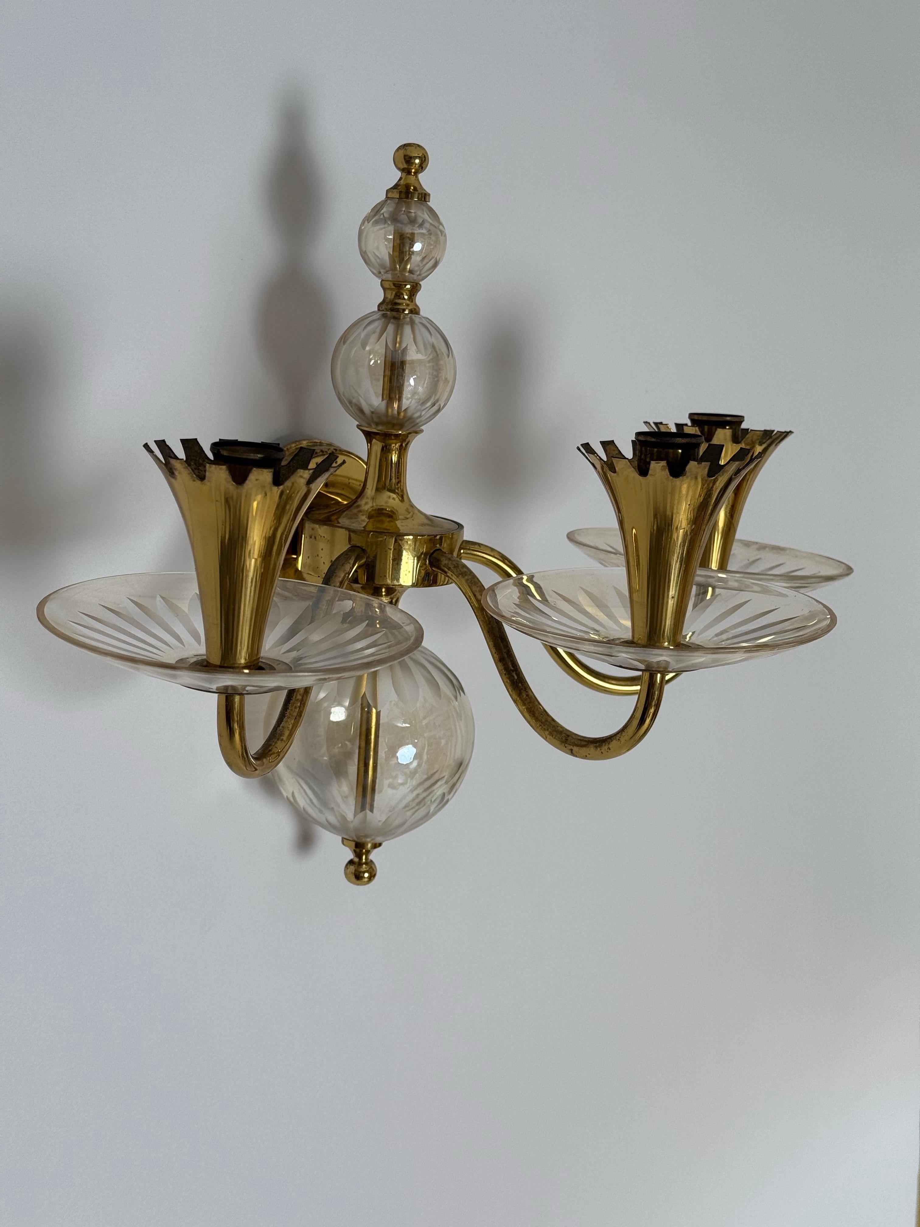 Applique di lusso in cristallo e ottone attribuita a Lightolier in vendita 1
