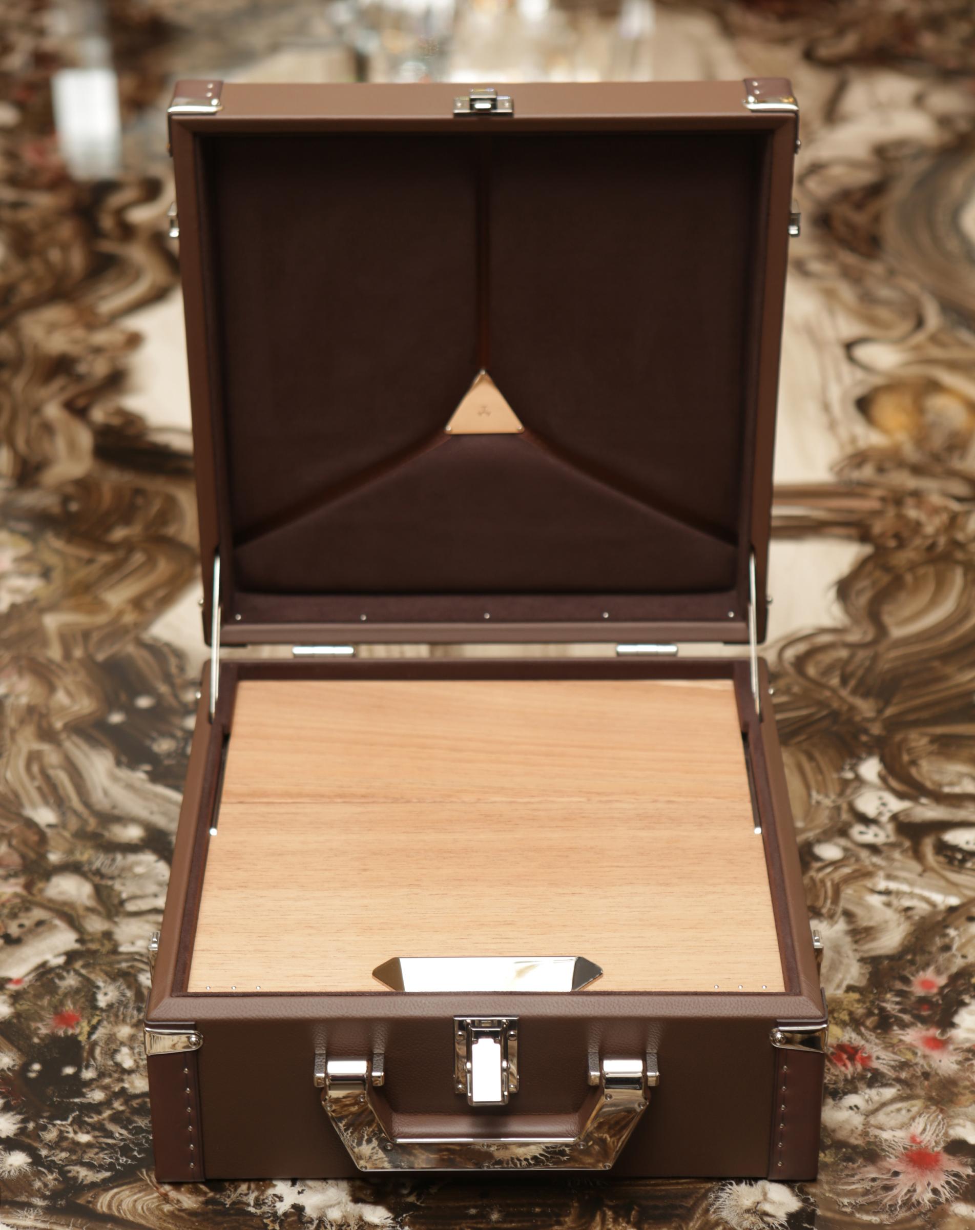 Luxury Cuban Brown Suitcase For Sale 2