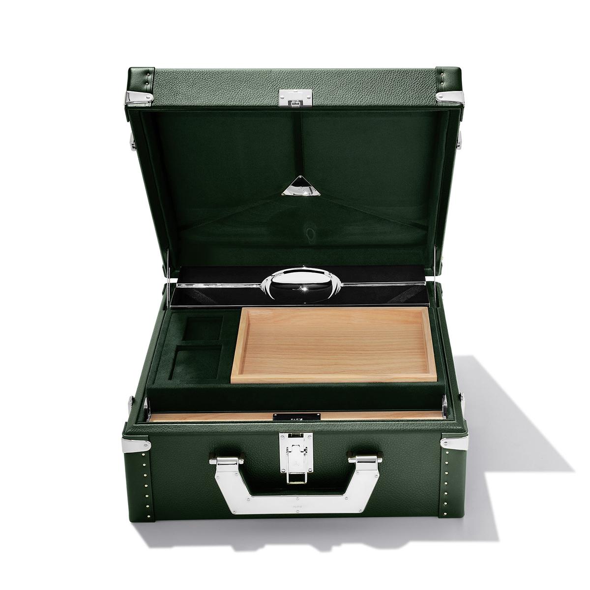 Luxury Cuban Cognac or Green Suitcase In New Condition For Sale In Paris, FR