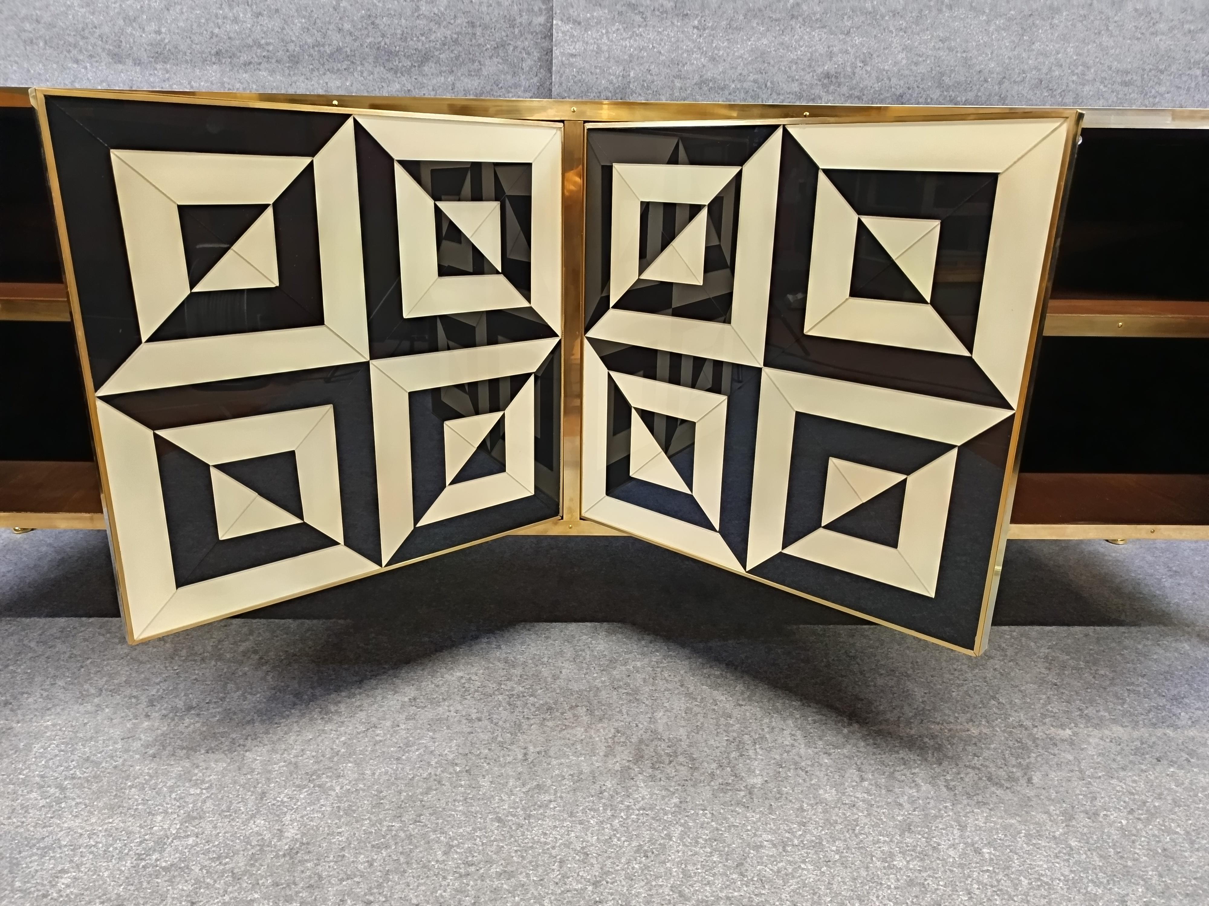 Armario de lujo 4 puertas con diseño óptico años 70 Justfurnituress Design Latón en venta