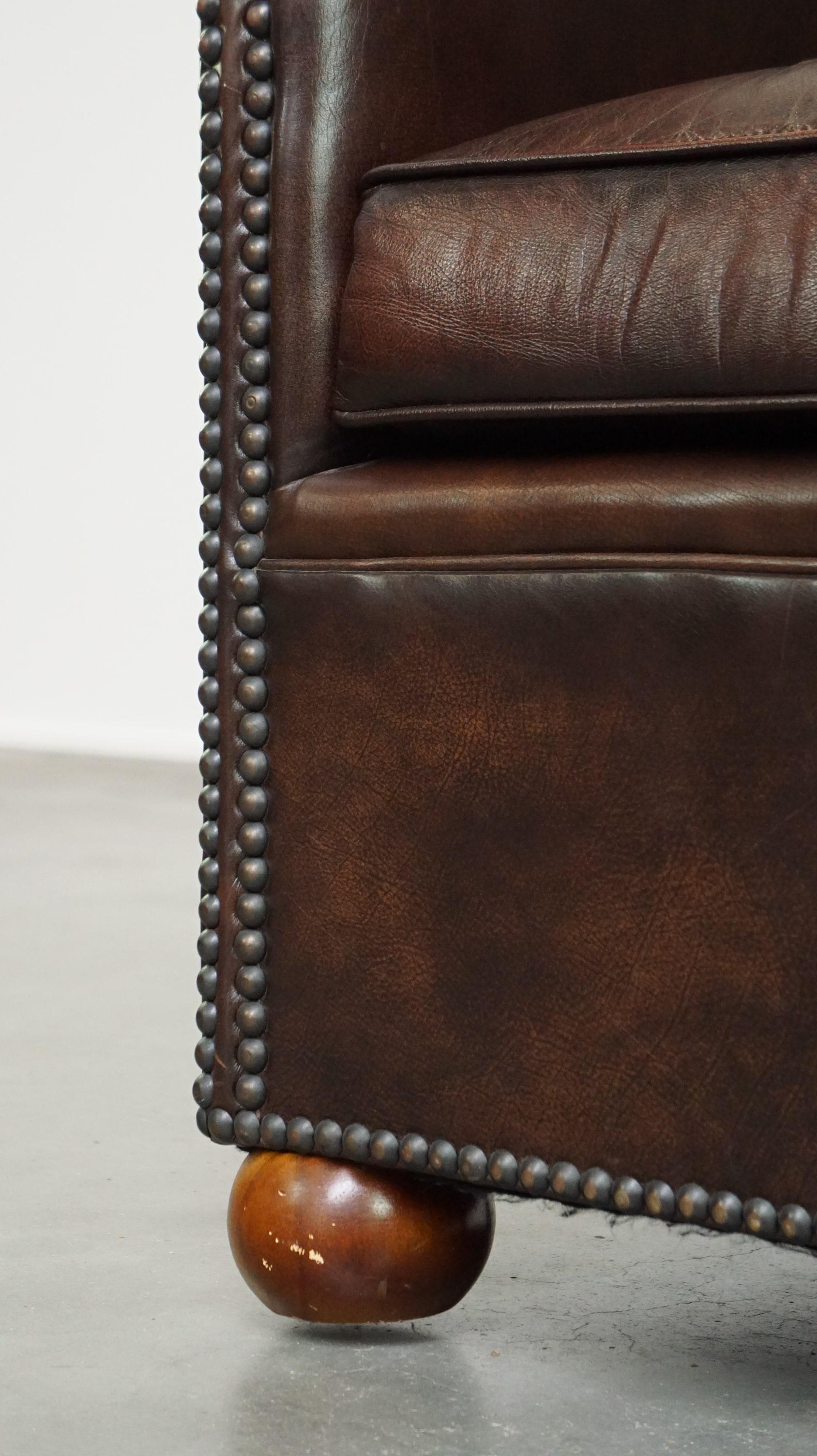 Luxury dark leather club chair with English-style ball feet For Sale 4