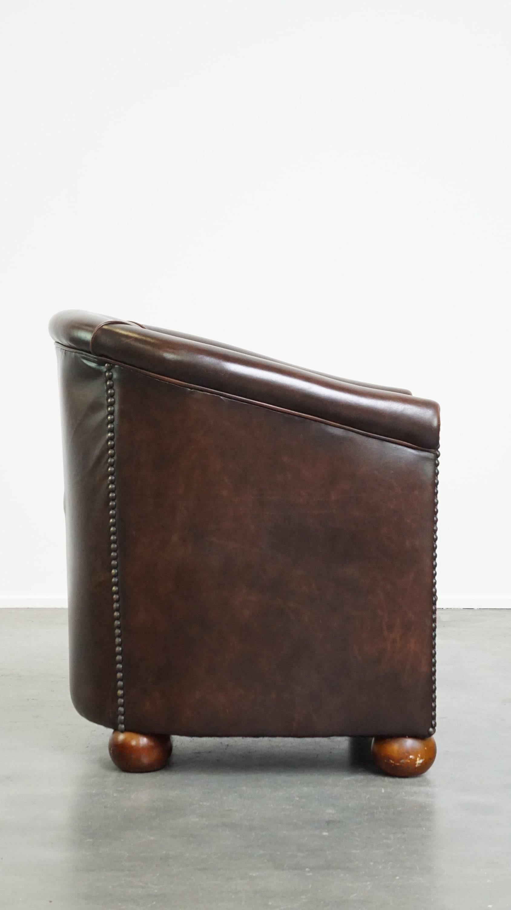 Hand-Crafted Luxury dark leather club chair with English-style ball feet For Sale