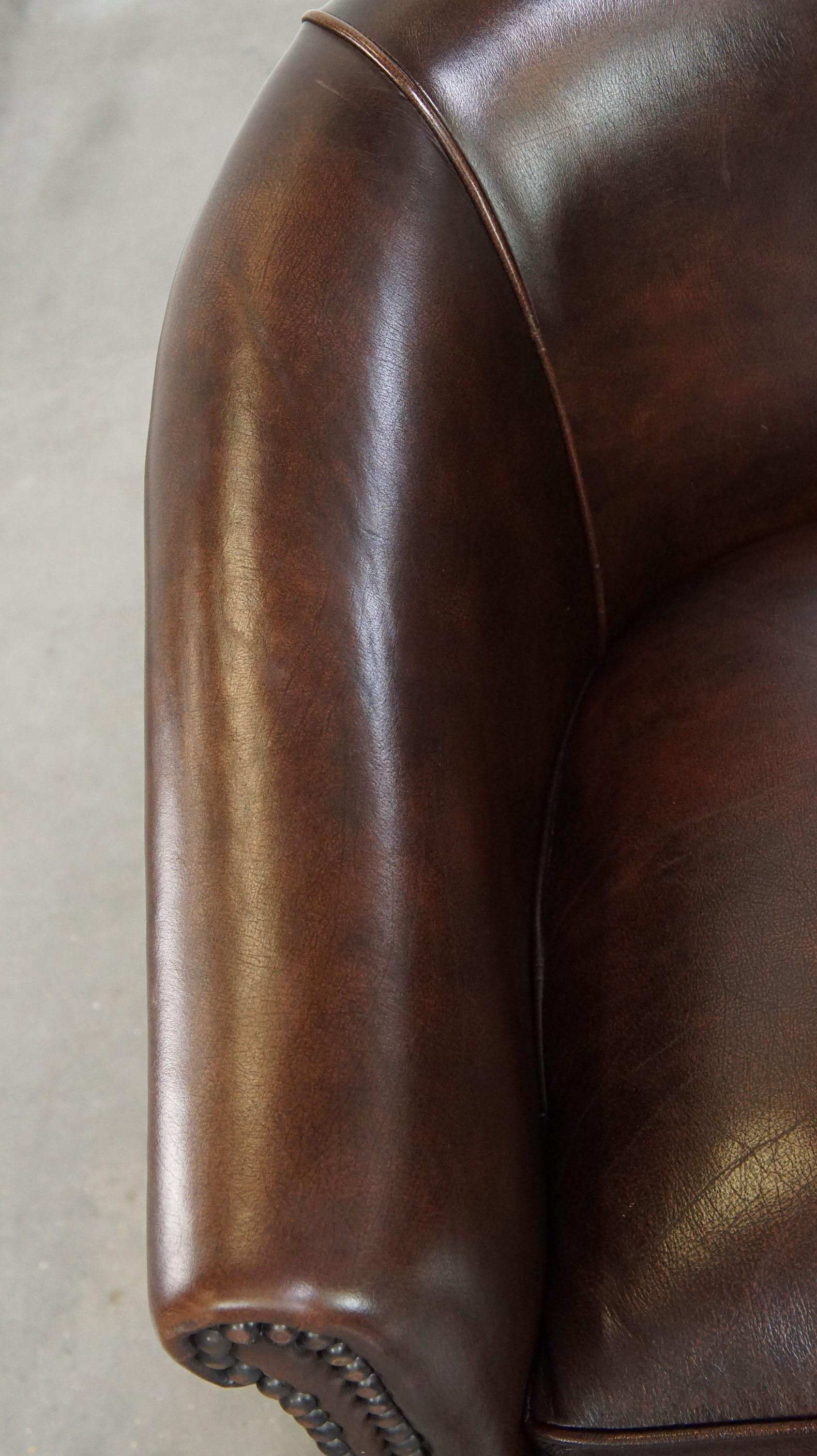 Luxury dark leather club chair with English-style ball feet For Sale 1