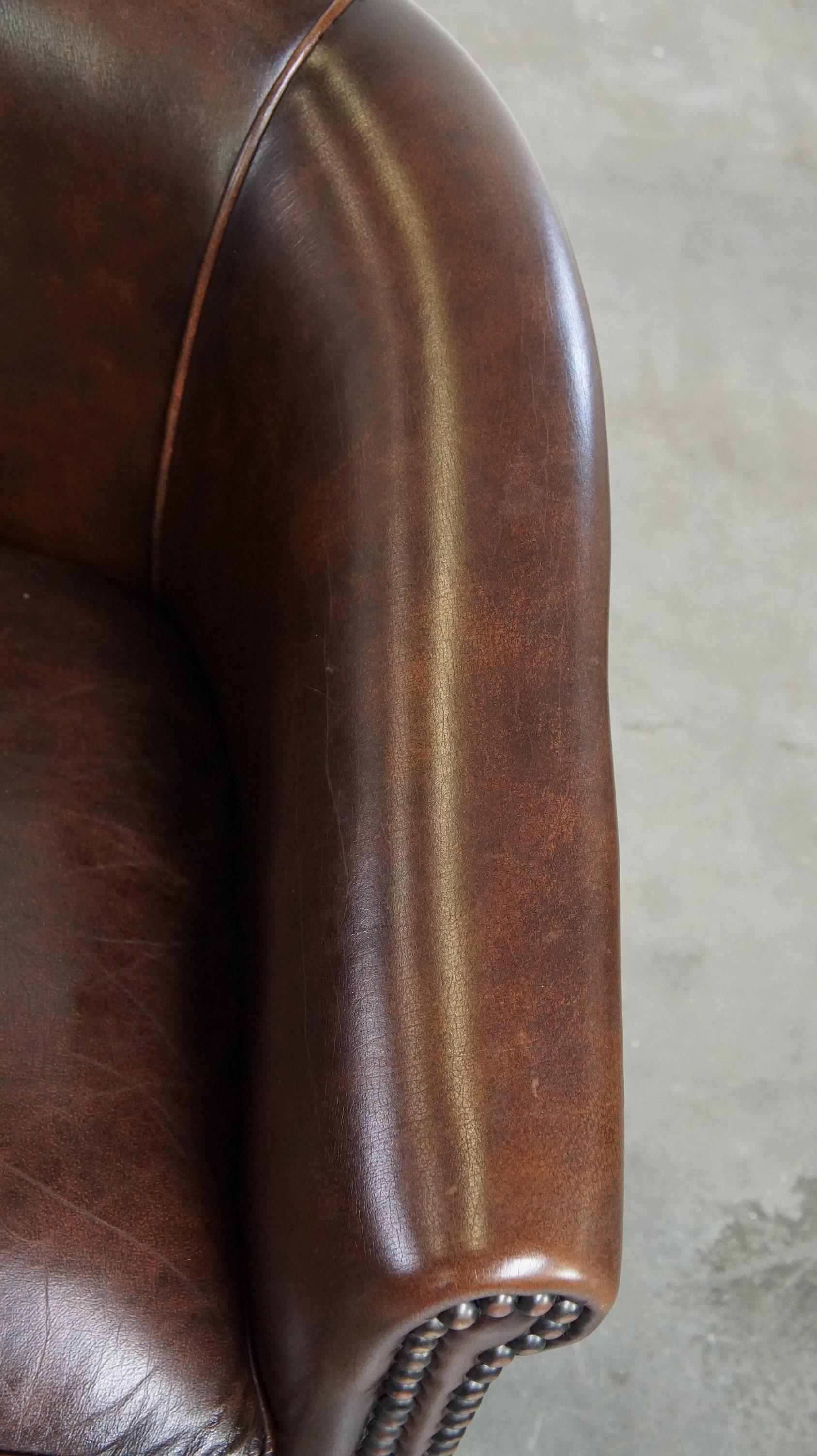 Luxury dark leather club chair with English-style ball feet For Sale 2