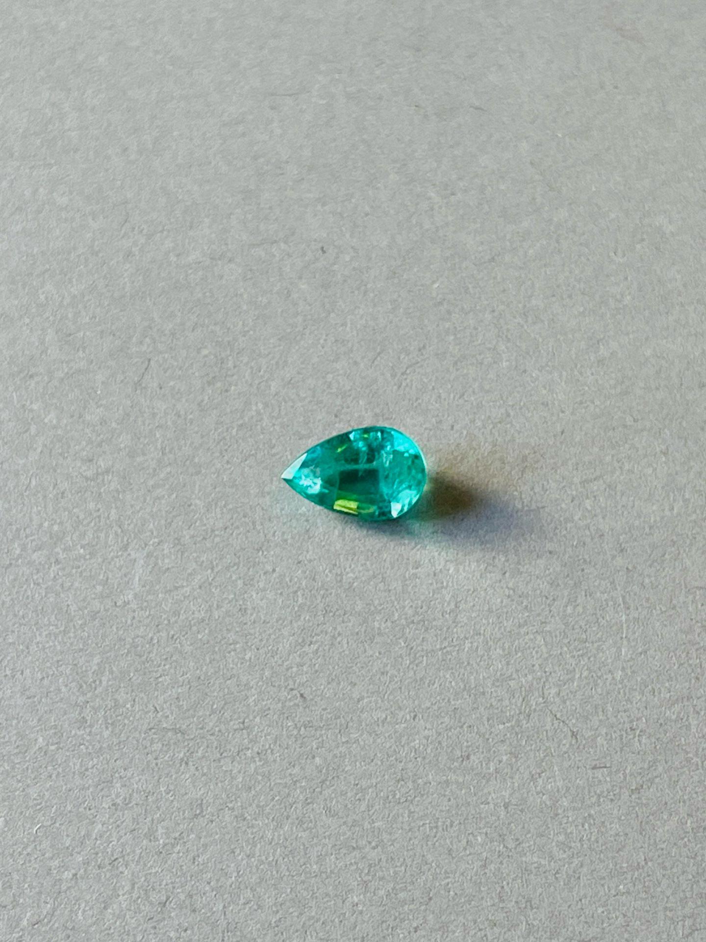 Women's or Men's 1.31 Carats No Oil Emerald GIA Certificate Bright Green color For Sale