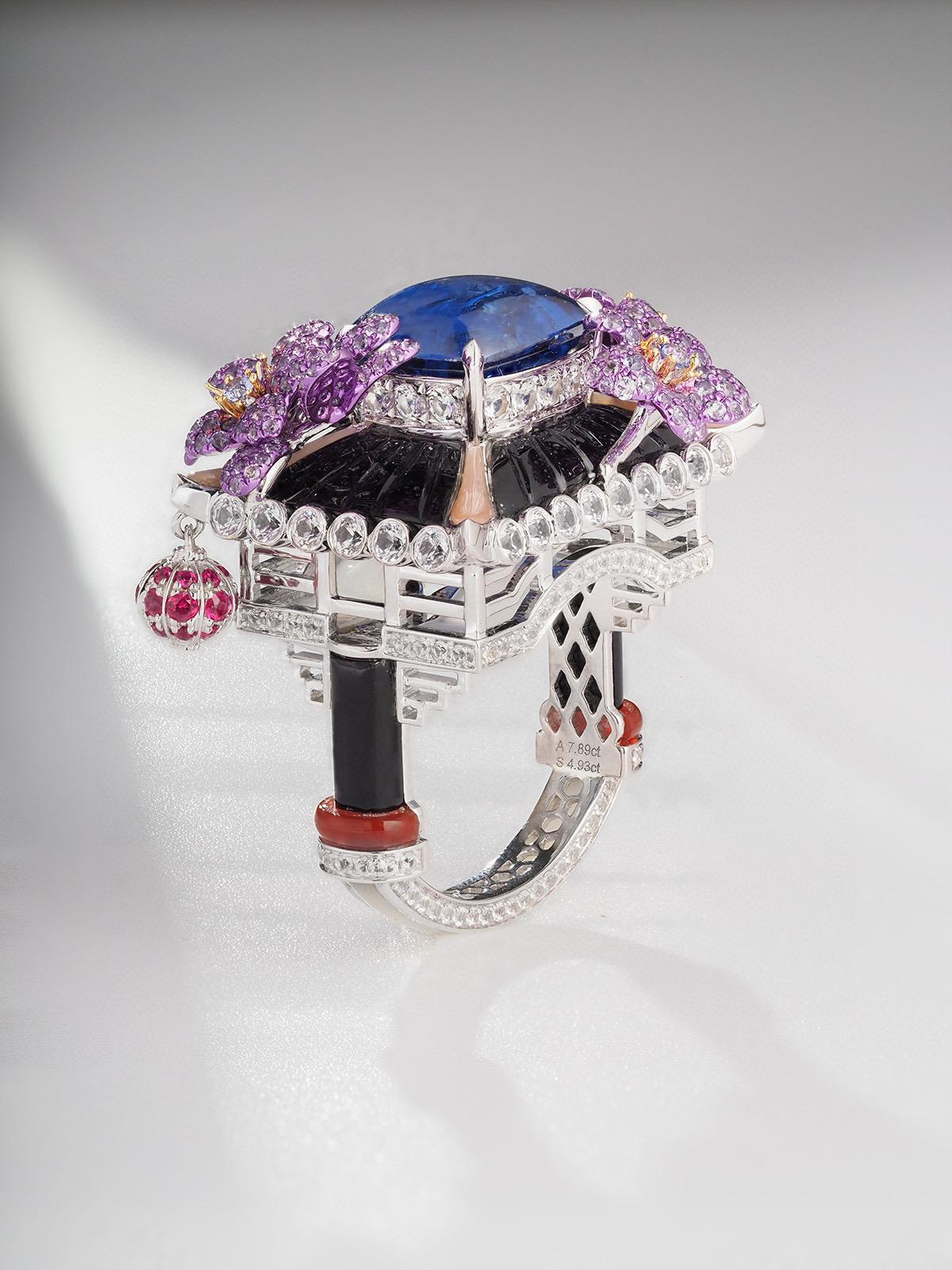 E020
Luxury design sapphire ring royal blue 18k gold 

Weight: 16.96 Gram
Main stone : 7.89 Carats Royal blue sapphire 
Ring Size : 14#HK / 7# USA / 54 Europe
Side stone : Sapphire 4.70 carats ( 438pcs ）
Others side stone : 
Black agate : 8.26
