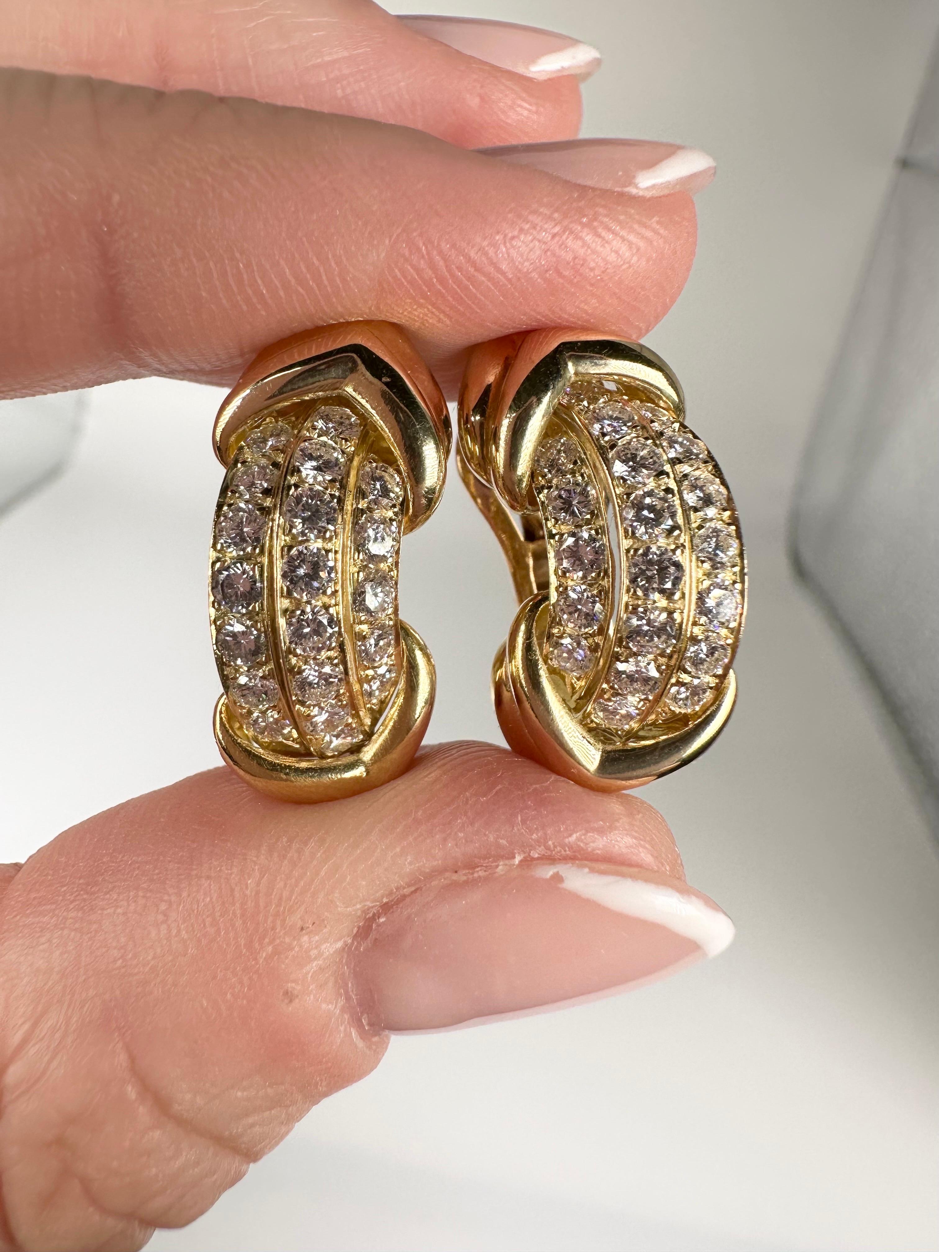 Stunning diamond earrings made with VVS natural diamonds in 18KT yellow gold. The sparkle is unreal on these earrings as the quality speaks for itself!

GOLD: 18KT gold
NATURAL DIAMOND(S)
Clarity/Color: VVS/F
Carat:1.60ct
Cut:Round
