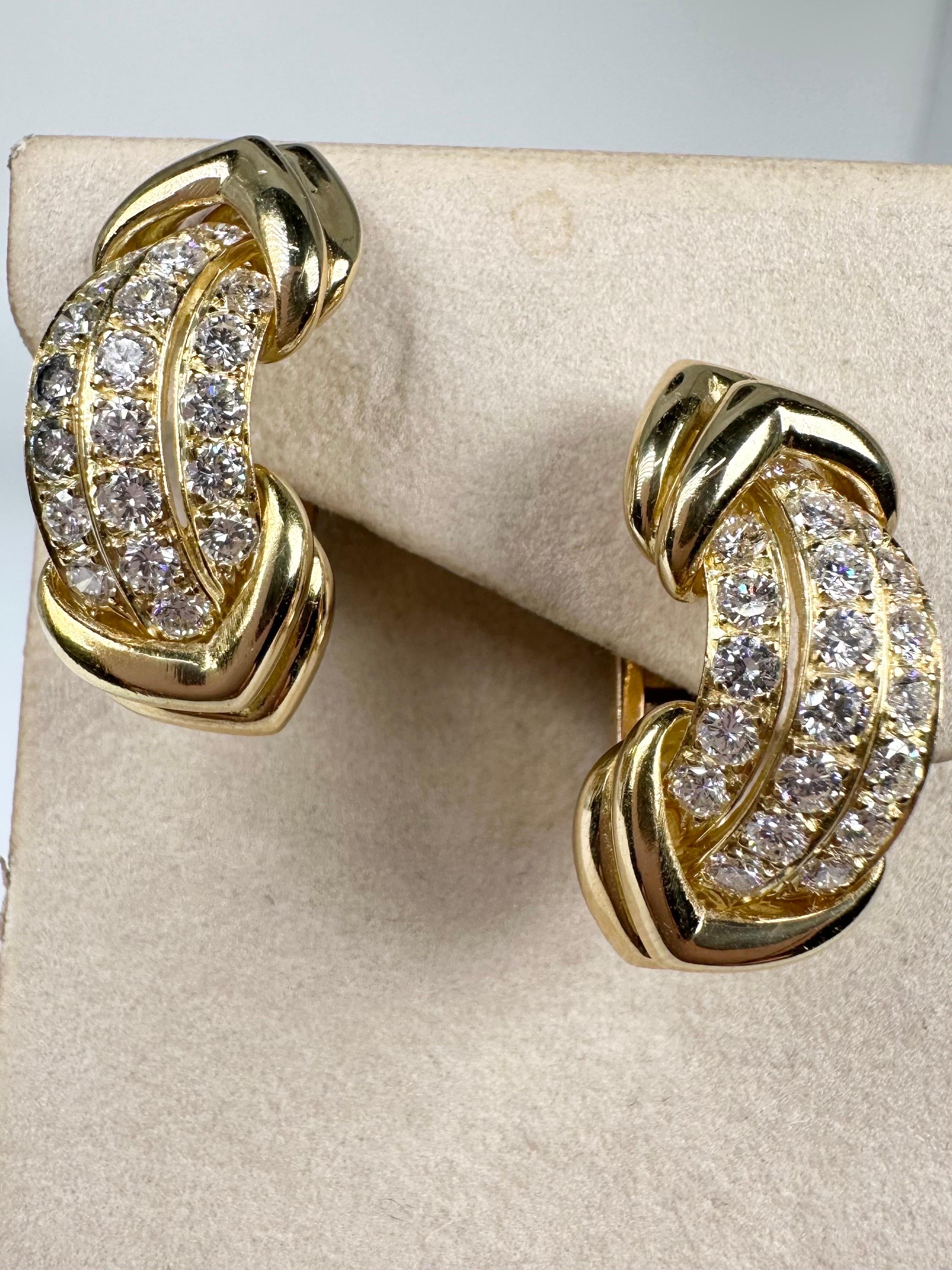 Luxury diamond earrings 18KT 1.60ct VVS clarity F color top grade diamonds For Sale 3