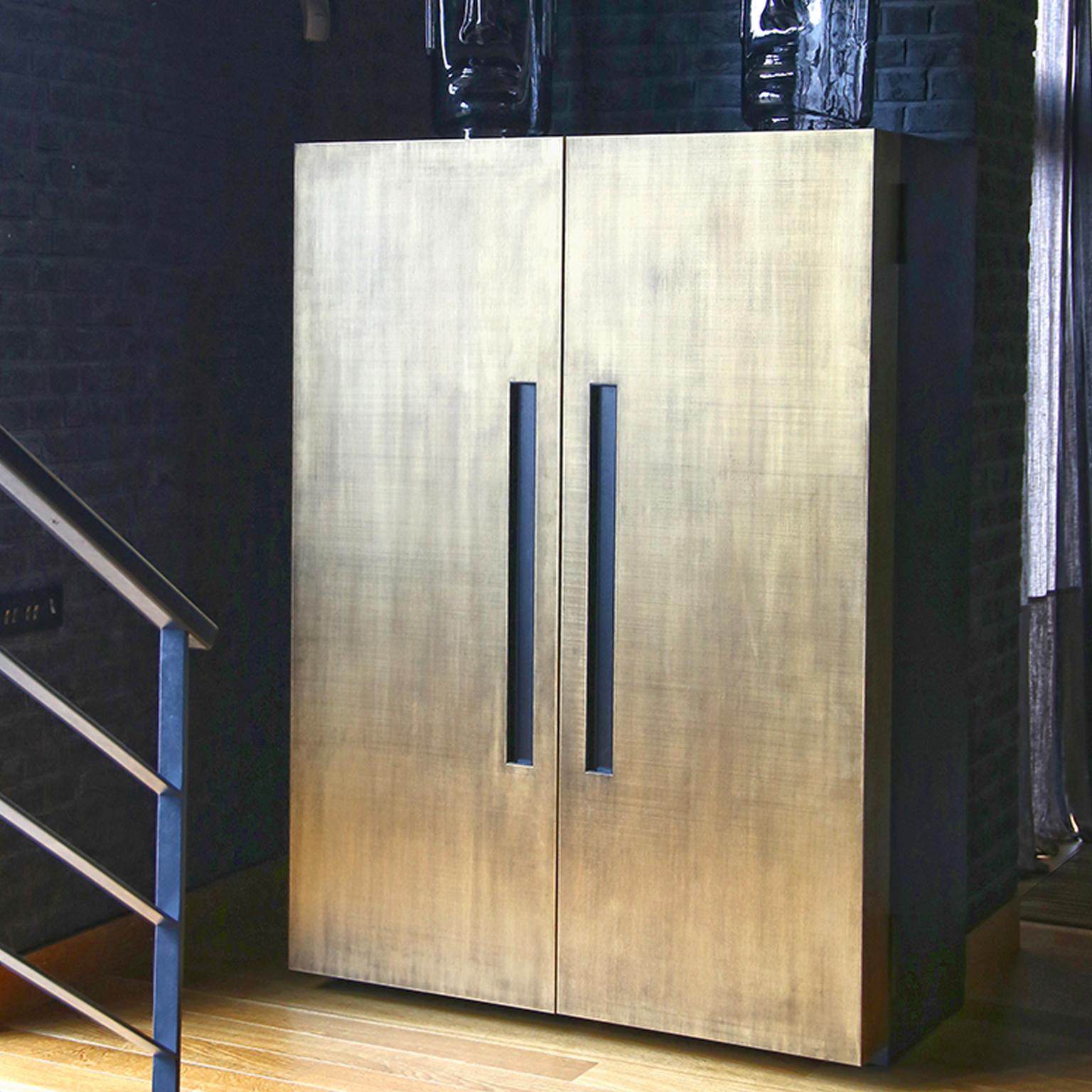 Contemporary Black Wine Bar Cabinet in Brushed Brass, Gold  In New Condition For Sale In Riga, LV