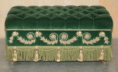 LUXURY EMERALD GREEN VELOUR GOLD EMBELiSHED CHESTERFIELD TUFTED FOOTSTOOL