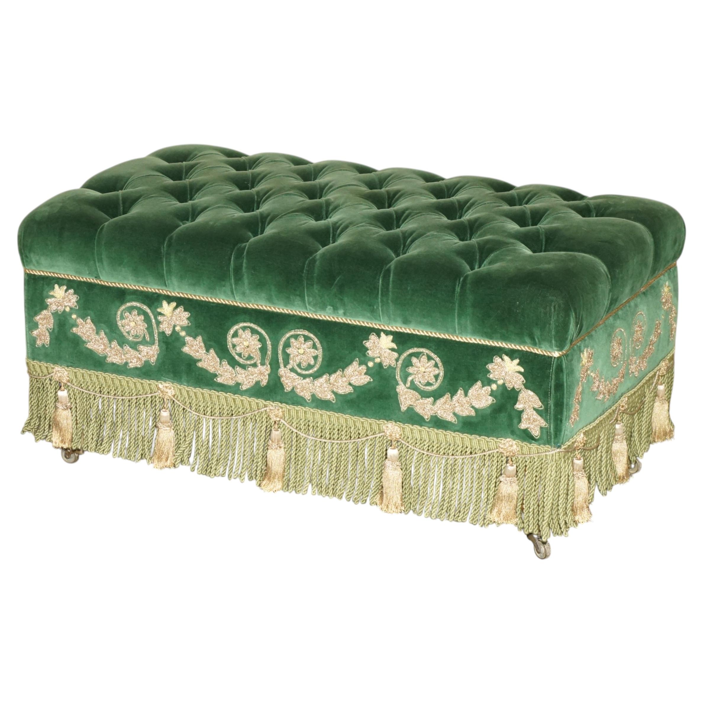 LUXURY EMERALD GREEN VELOUR GOLD EMBELiSHED CHESTERFIELD TUFTED FOOTSTOOL