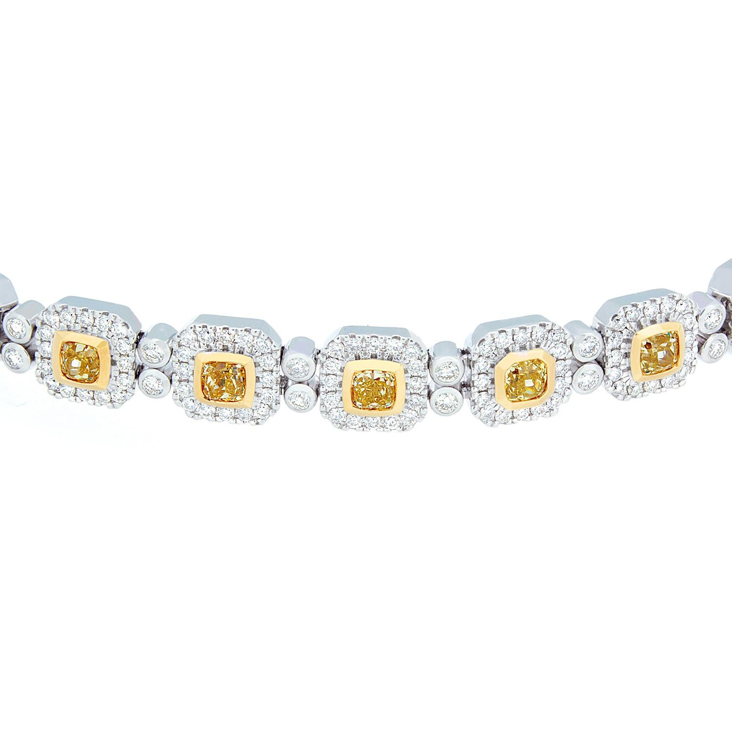 Luxury Fancy Yellow Diamond Gold Bracelet In New Condition In Beverly Hills, CA