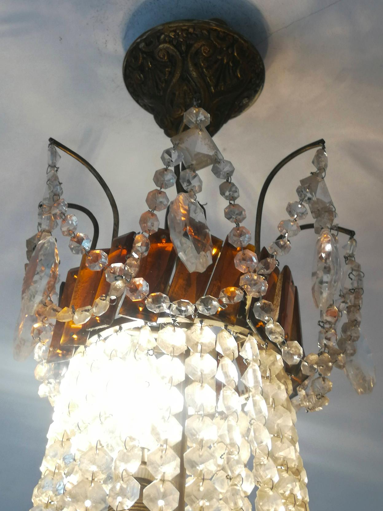 Lusso Impero francese Regency Luigi XV Lampadario di cristallo ambrato con ghirlanda di cristallo in vendita 4