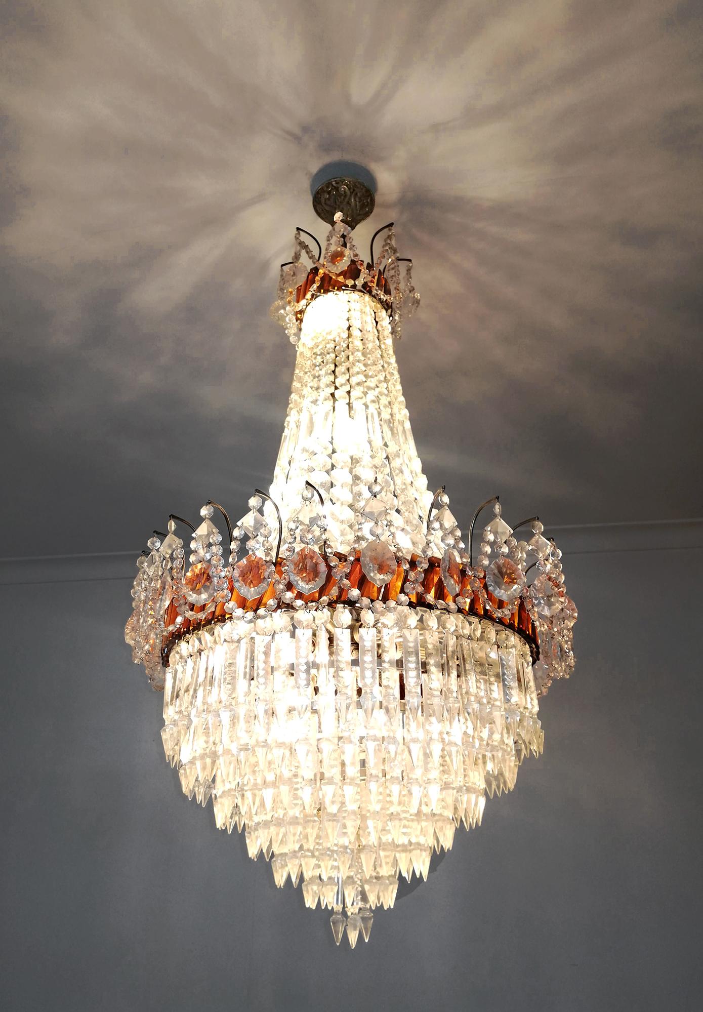 Lusso Impero francese Regency Luigi XV Lampadario di cristallo ambrato con ghirlanda di cristallo In condizioni buone in vendita a Coimbra, PT