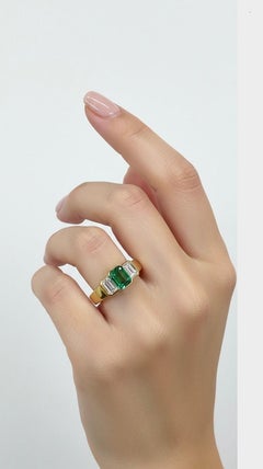 luxury green emerald ring , 0.65ct natural emerald, 0.80ct natural diamonds