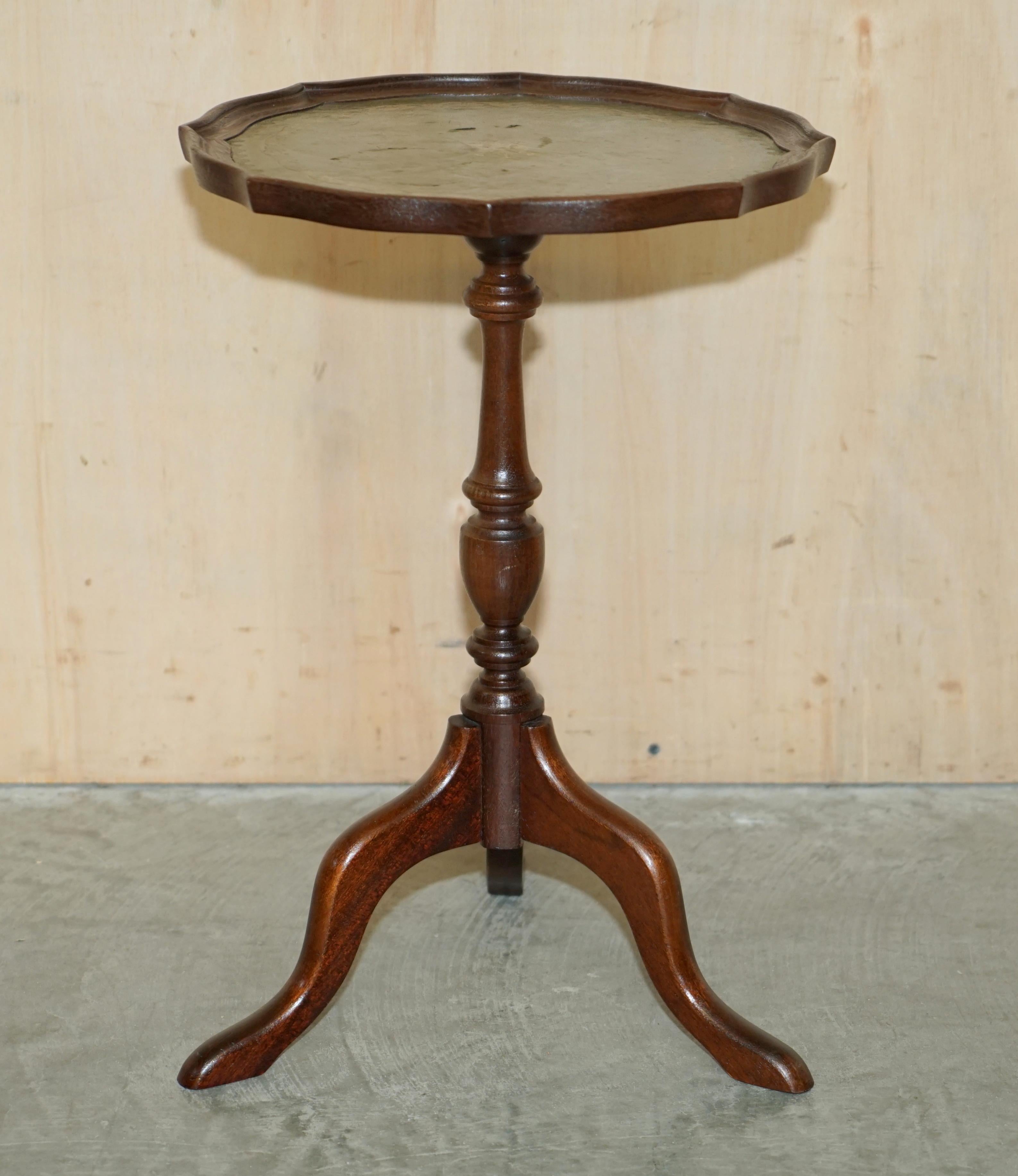 We are delighted to offer for sale this lovely vintage green leather topped lamp or side table with gold leaf inlaid boarder 

A good-looking well-made tripod table in good, we have cleaned waxed and polished it from top to bottom, there will be