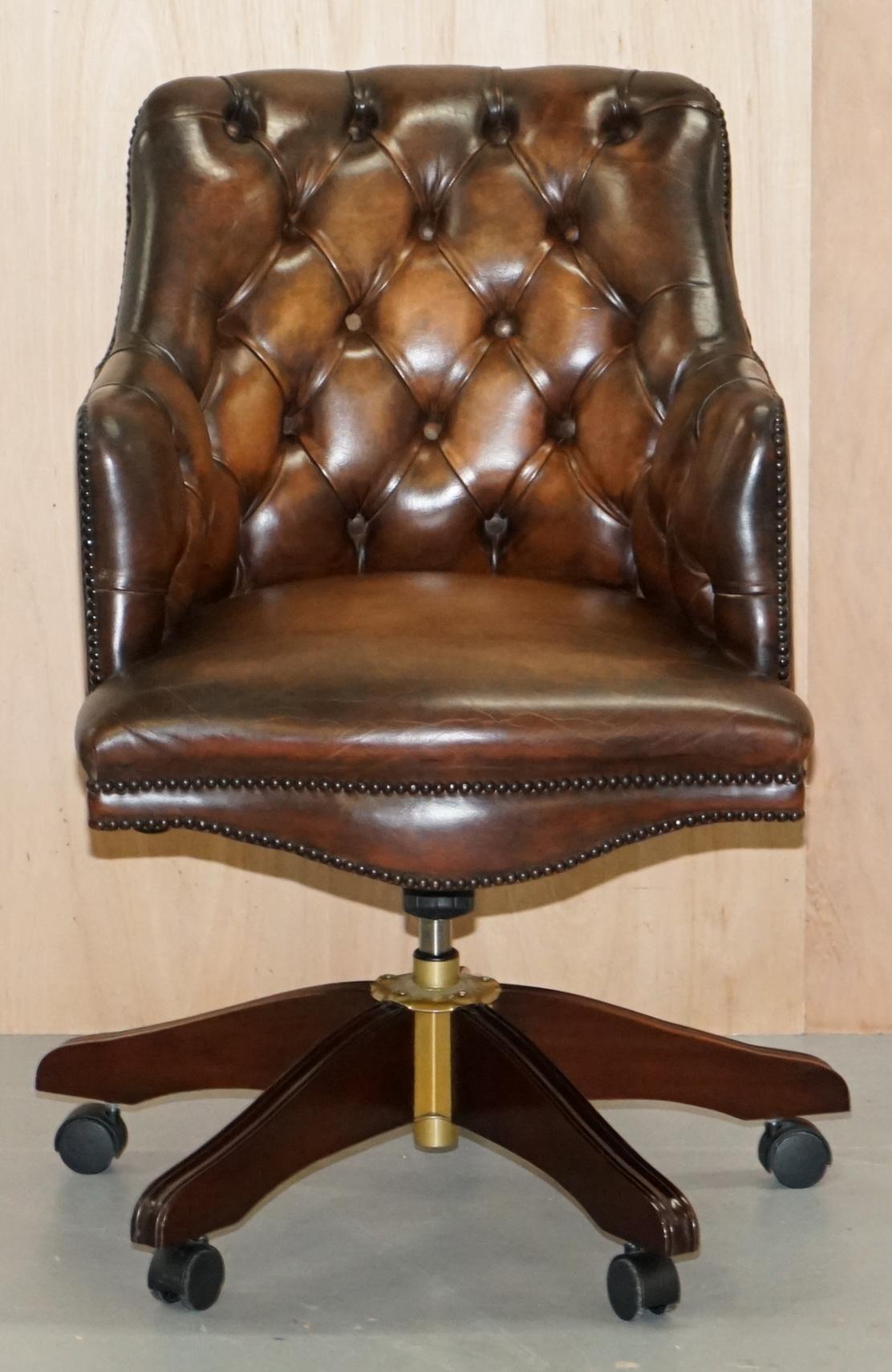 We are delighted to offer for sale this luxury hand dyed vintage brown leather office captains chair 

A good looking well made and comfortable chair, it has a very nice curved back which looks great from every angle 

We have cleaned waxed and