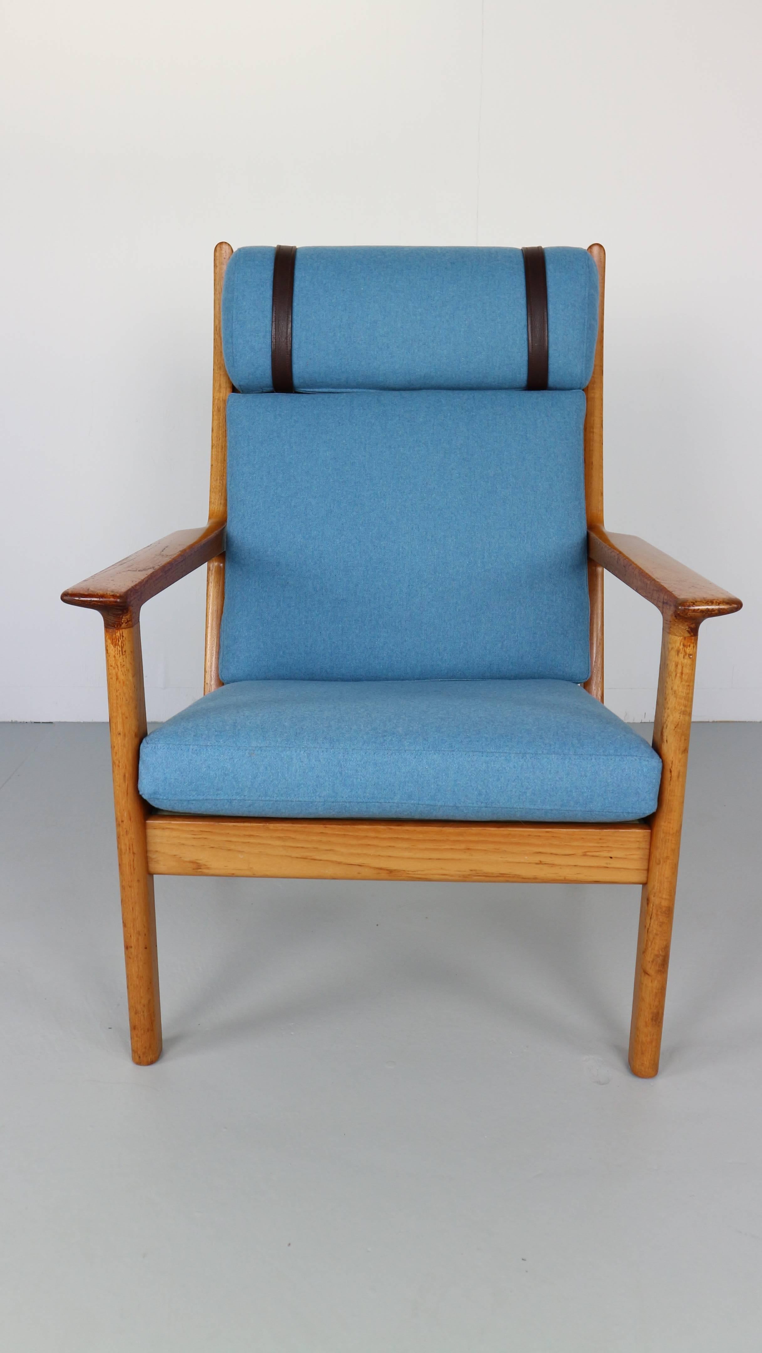 Luxury Hans Wegner GE-265 High Back Lounge Chair In Good Condition In The Hague, NL