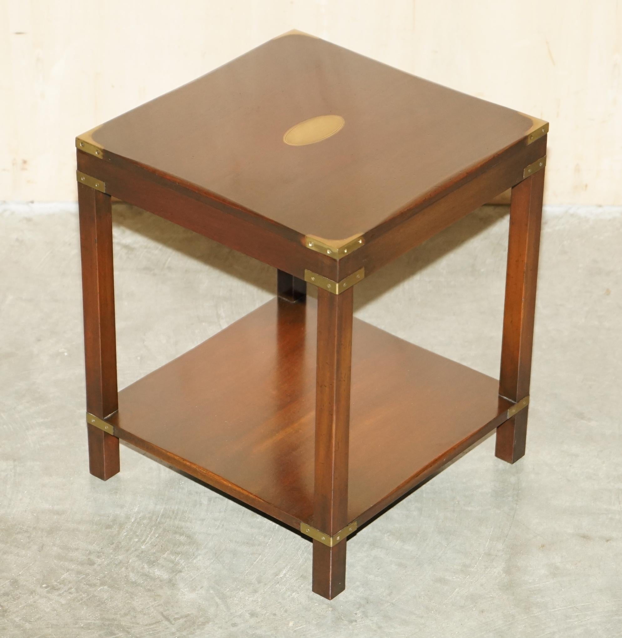 Royal House Antiques

Royal House Antiques freut sich, diesen sehr schön gefertigten Beistelltisch der Firma Kennedy aus dem Hause Military Campaigner, der über Harrods London vertrieben wird, zum Verkauf anzubieten.

Bitte beachten Sie die