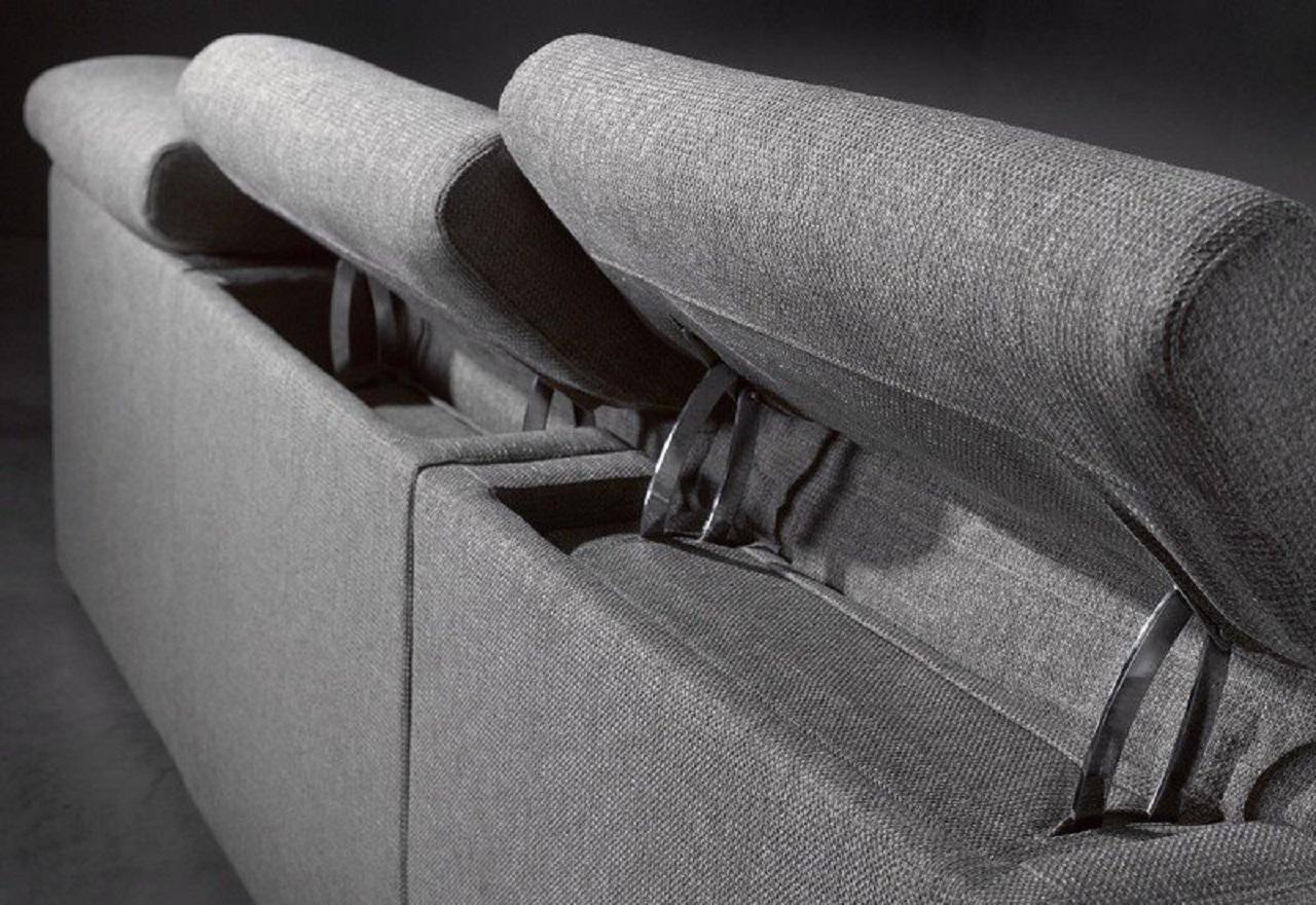 Ce canapé relax 3 places est proposé avec un dossier inclinable électriquement et un dispositif de mouvement relax dans l'assise. Ce canapé aux proportions impeccables offre une grande variété de compositions et surtout un confort optimal. Avec ses