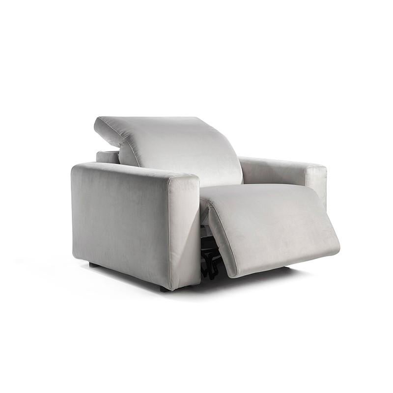Fabric Luxury Home Cinema Electric Reclining Armchair For Maximum Comfort For Sale