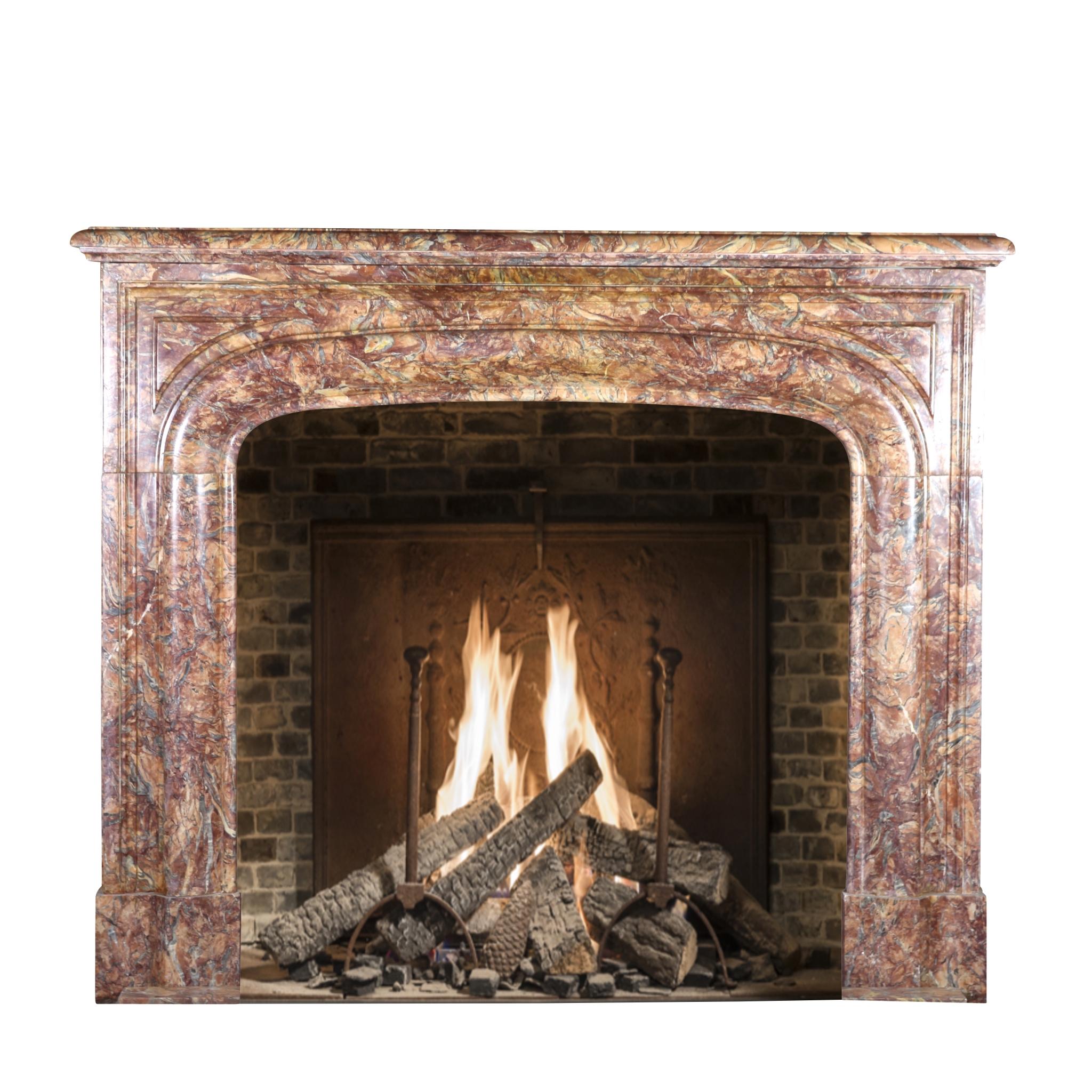Lujosa chimenea de diseño interior de mármol rico y colorido en Excelente estado para la venta en Beervelde, BE