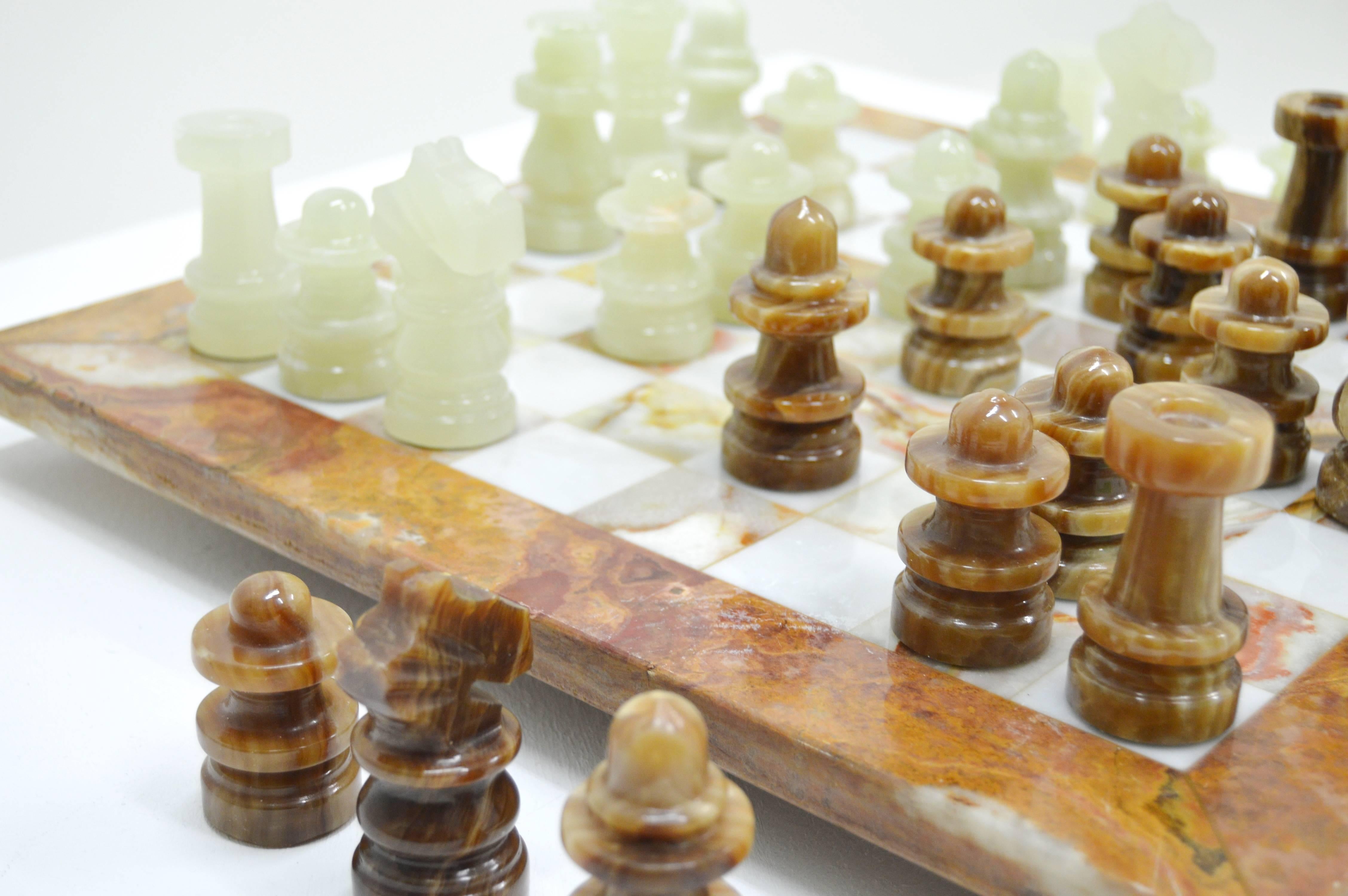Mid-Century Modern Luxury Italian Alabaster and Marble Chess, circa 1970 For Sale