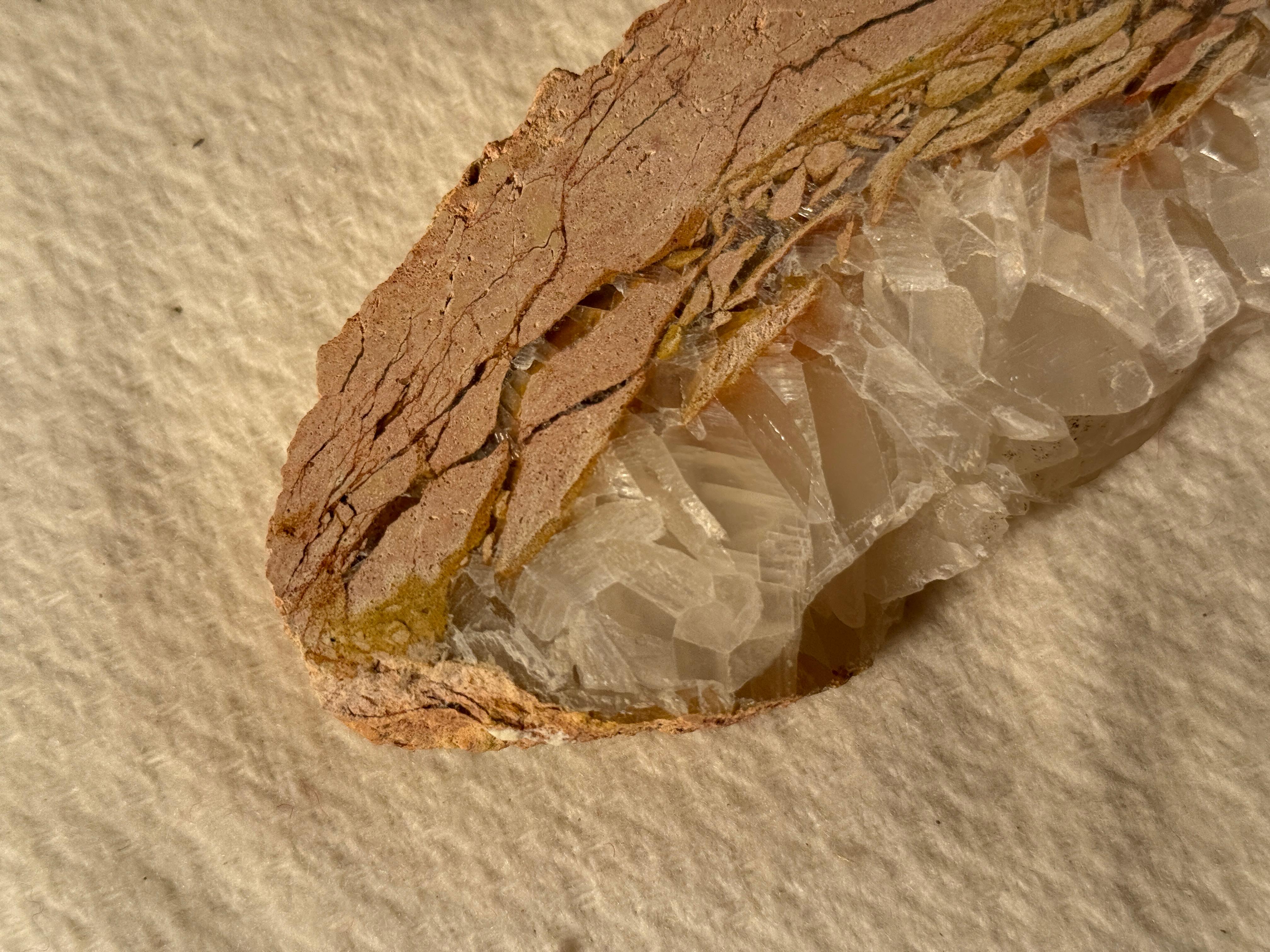 Luxus-Schmuck TRAY Weißer Quarz & Stone Edge Einzigartiges Unikat Design (Brutalismus) im Angebot