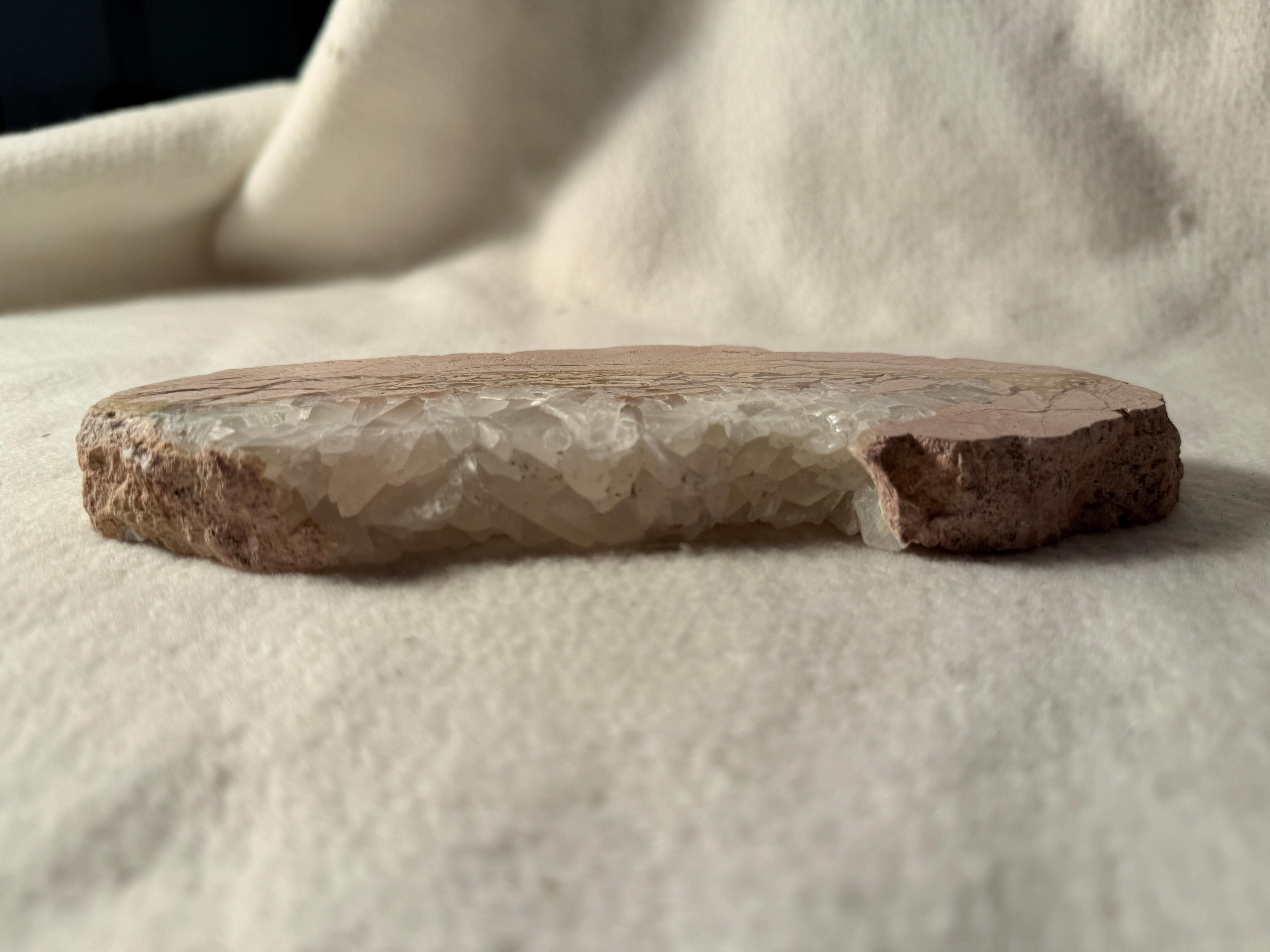 Luxus-Schmuck TRAY Weißer Quarz & Stone Edge Einzigartiges Unikat Design (21. Jahrhundert und zeitgenössisch) im Angebot