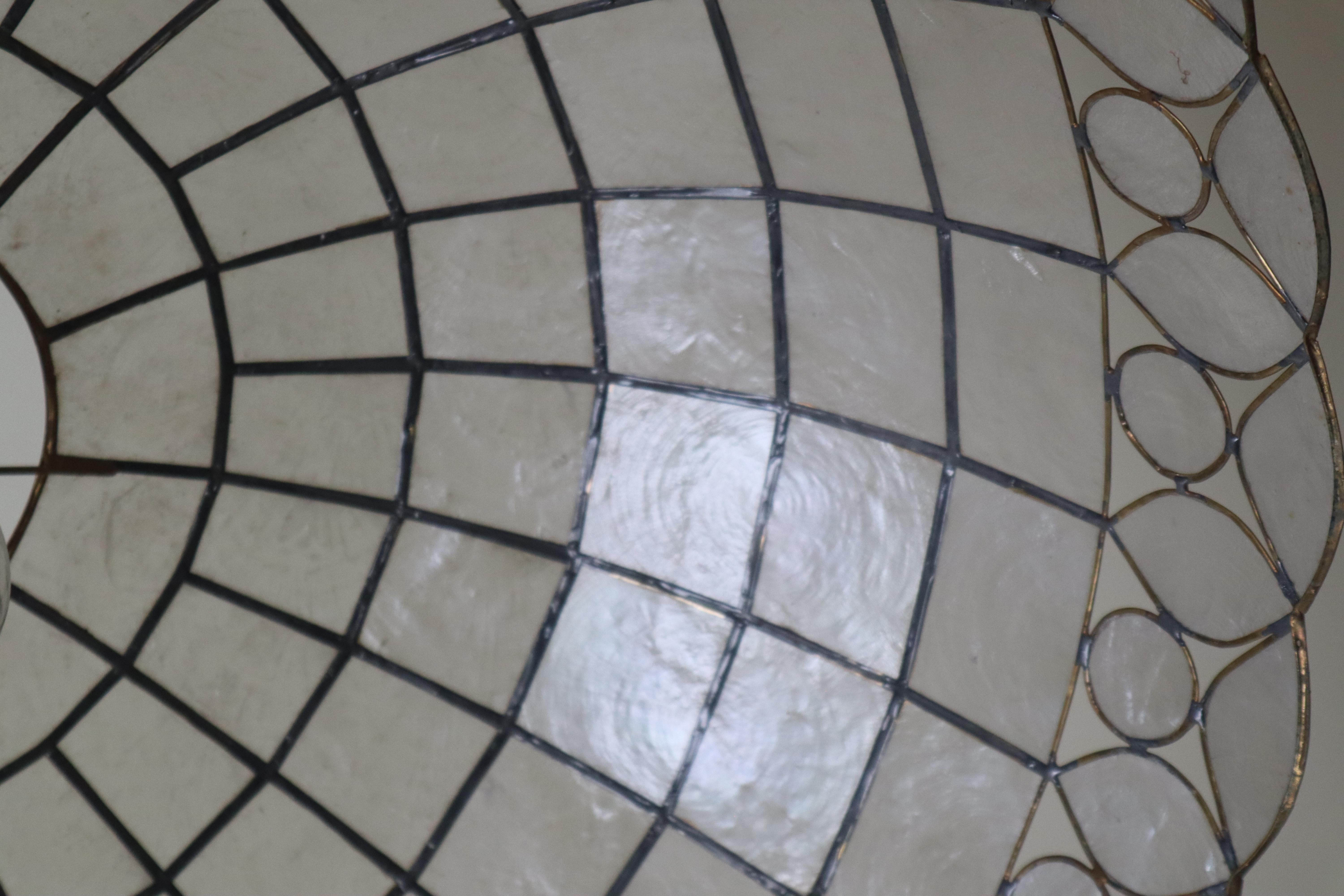 Luxuriöse große Capiz Shell Pendelleuchte, schönes handgefertigtes Stück aus den 1970er Jahren (Italienisch) im Angebot