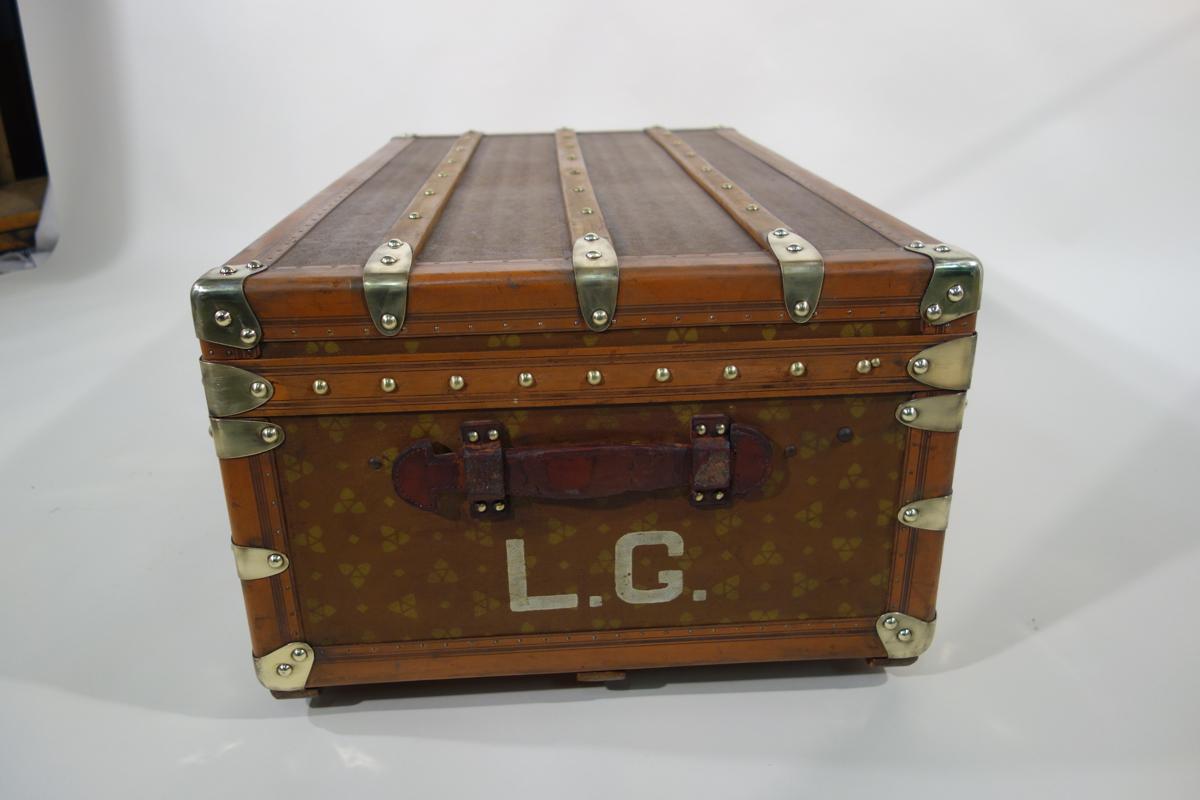 Lavoet branded cabin trunk.

Everything in this trunk reminds of the 
