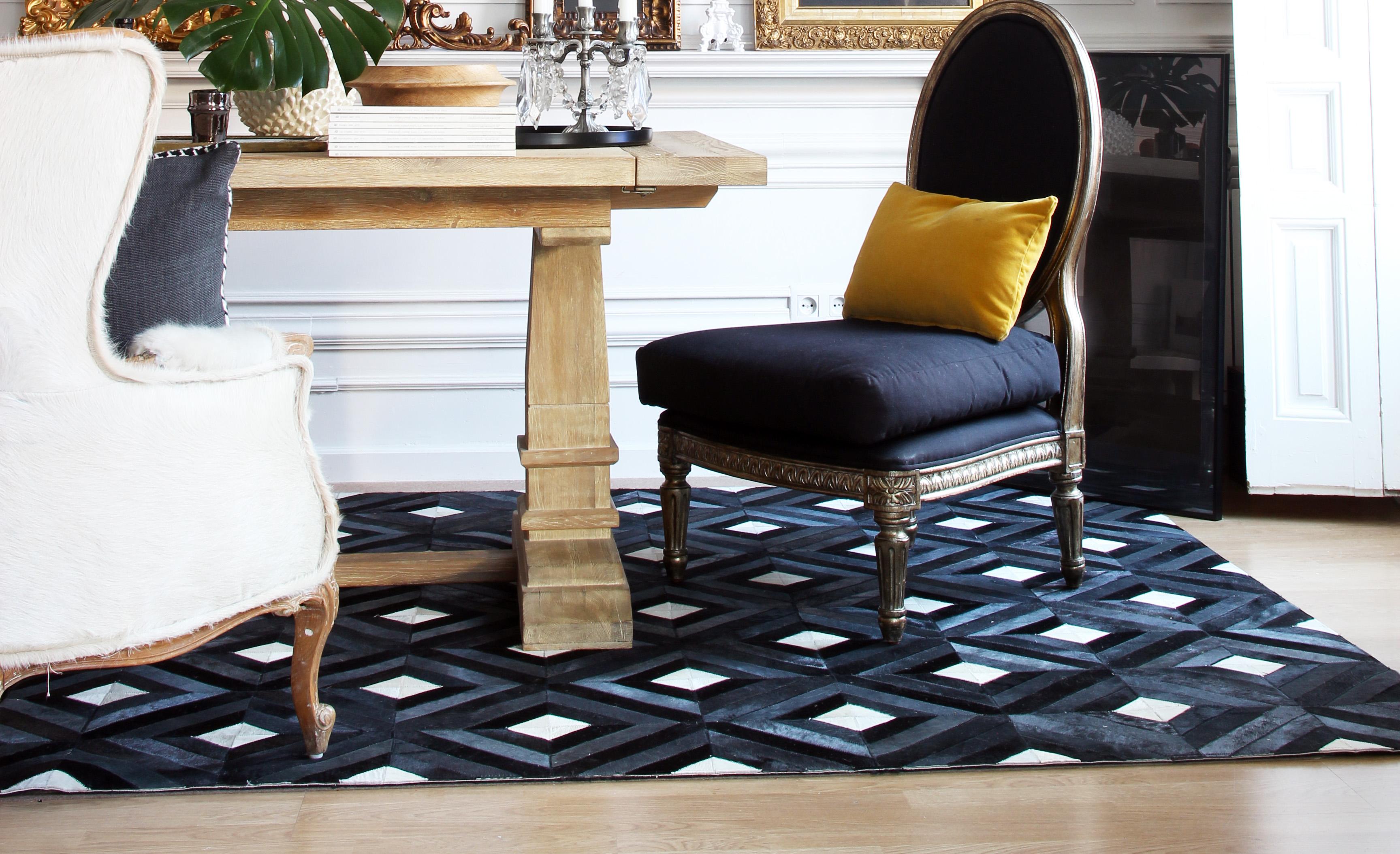 Miami Leather Rug - Contemporary Luxury Design

Introducing the Miami Leather Rug by Kaymanta, a masterfully crafted piece designed for those who appreciate the finest in luxury and contemporary décor. This rug, measuring 8 x 10 feet, is