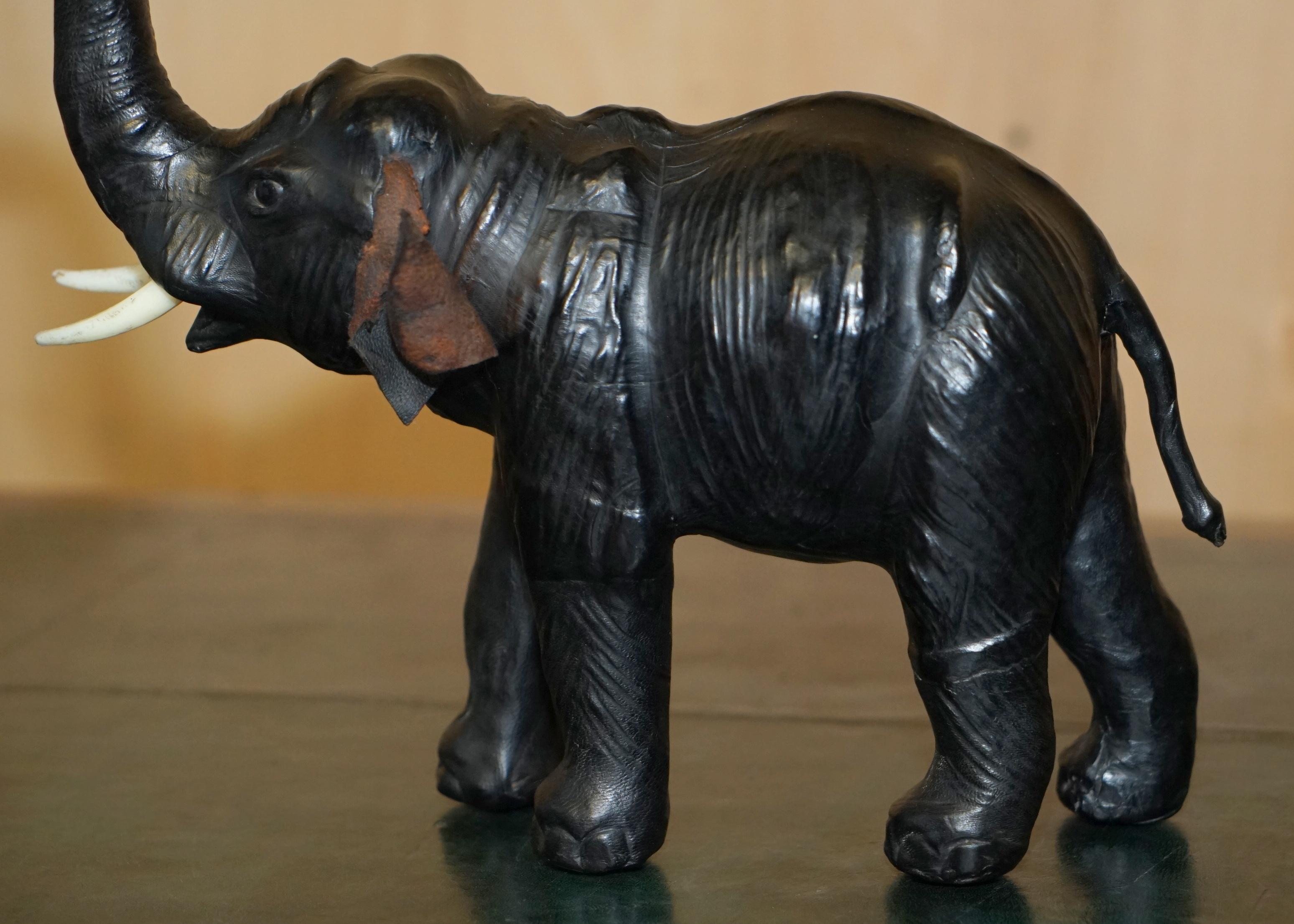 LUXURY LiBERTY'S LONDON OMERSA LEATHER ELEPHANT FOOTSTOOL GLASS EYES en vente 5