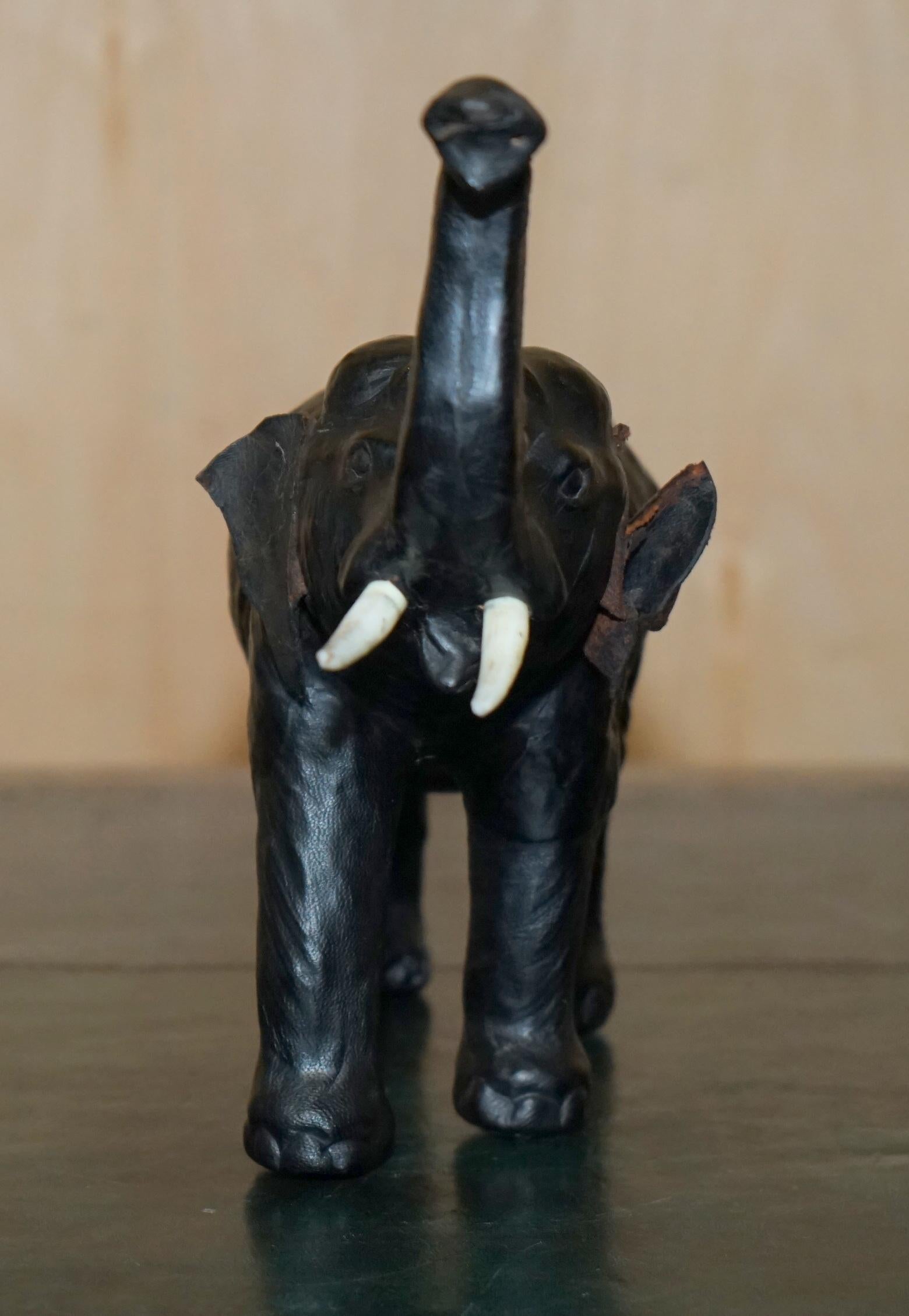 LUXURY LiBERTY'S LONDON OMERSA LEATHER ELEPHANT FOOTSTOOL GLASS EYES en vente 1