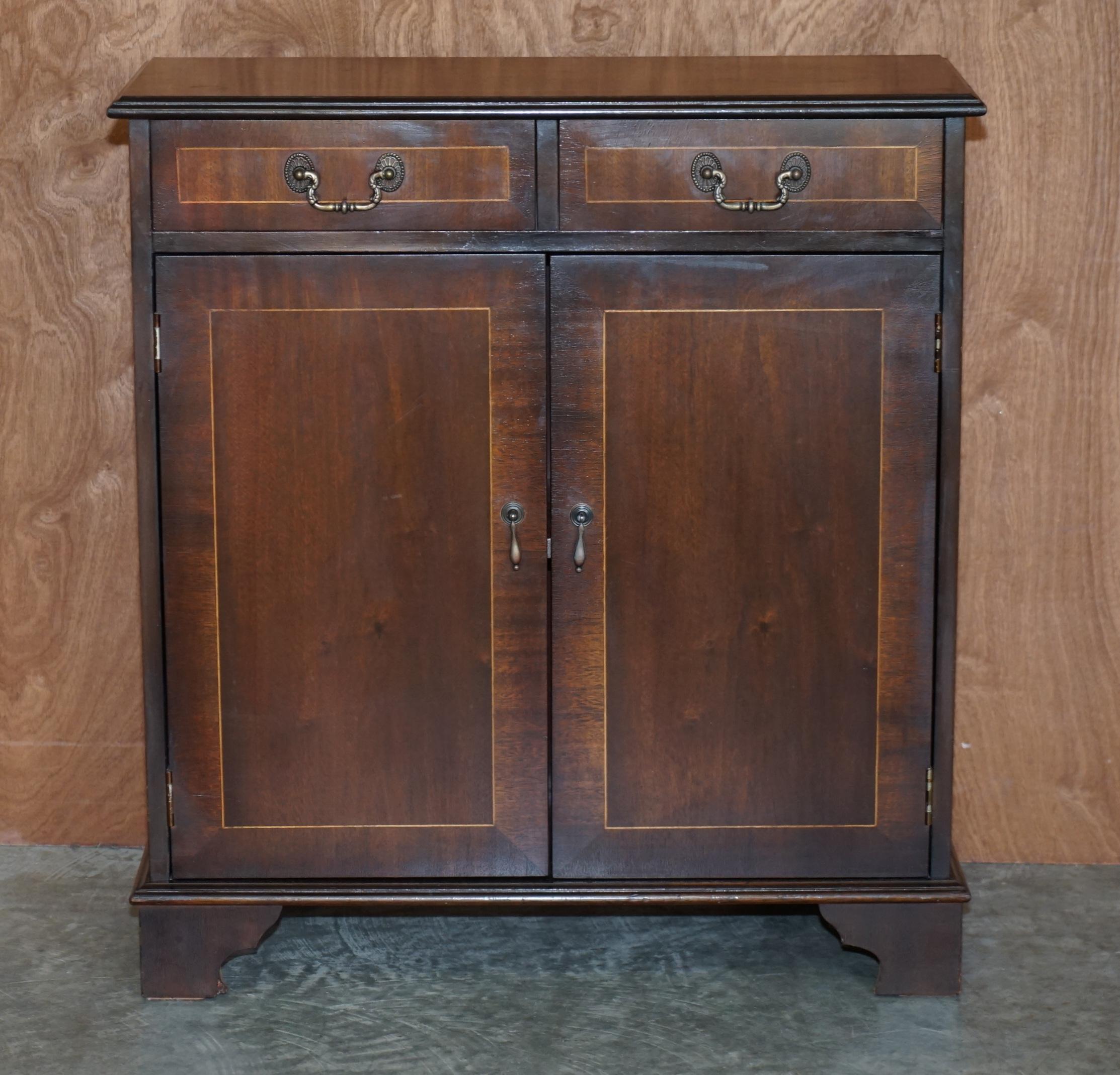 We are delighted to offer for sale this lovely hand made in England vintage mahogany open library bookcase with twin drawers

This piece is in good used condition, the drawers run smoothly. The frame is a mixed hardwood frame with luxury premium
