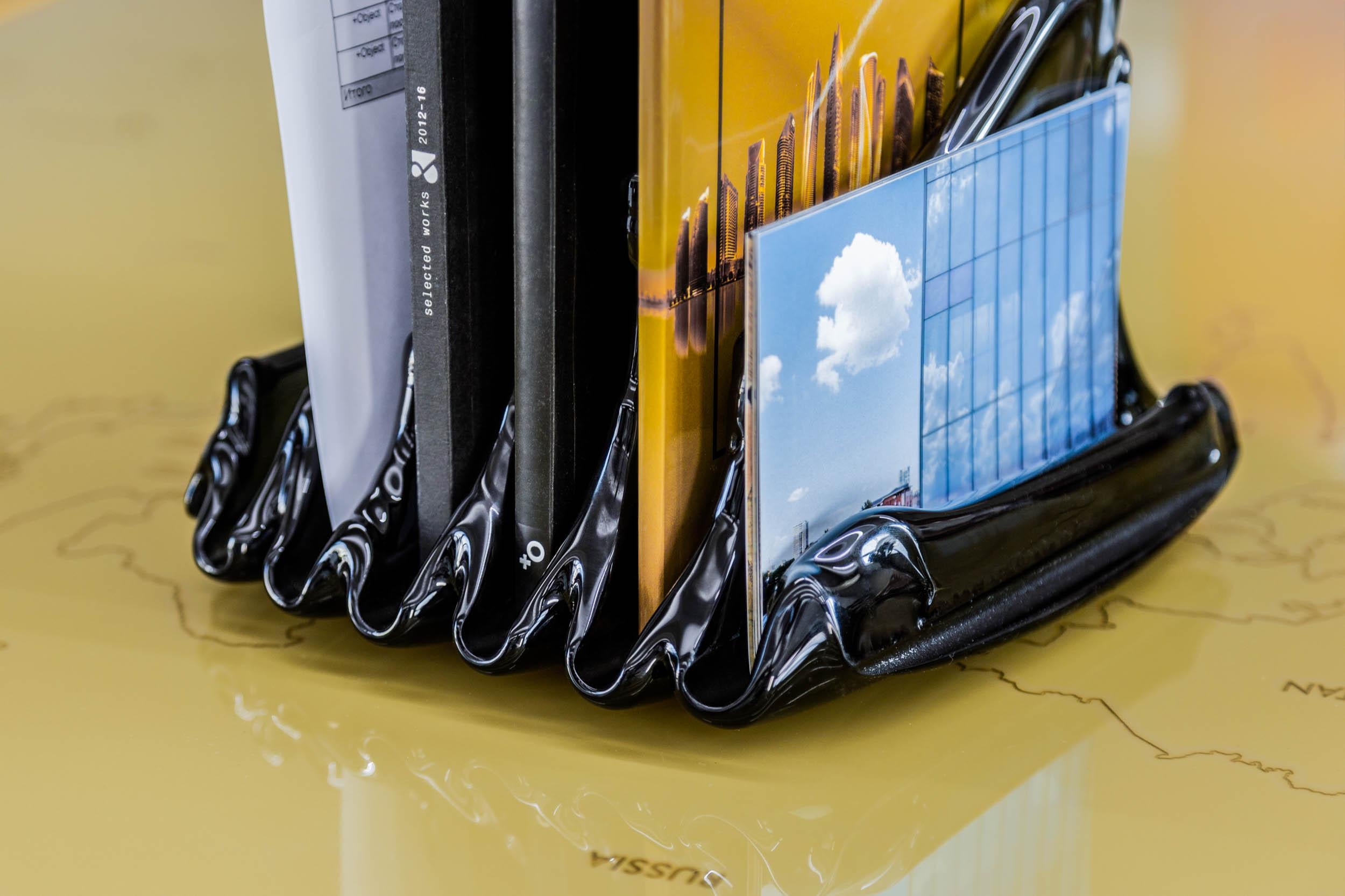 Luxuriöser moderner Buchständer aus Glas im Angebot 1