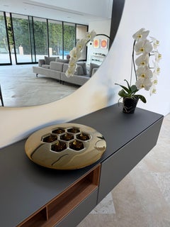 Lussuoso piatto decorativo moderno "Cells Gold" realizzato in vetro