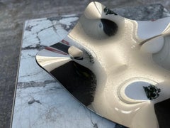 Lussuoso piatto decorativo moderno "Manta Antique Silver" realizzato in vetro