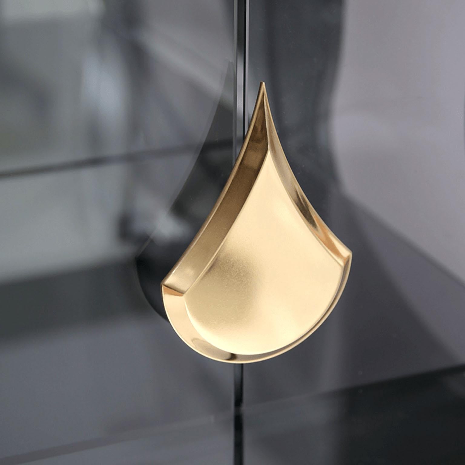 Europeo Vetrina moderna in vetro in stile Art Déco in verde, bianco, nero, oro, ottone in vendita