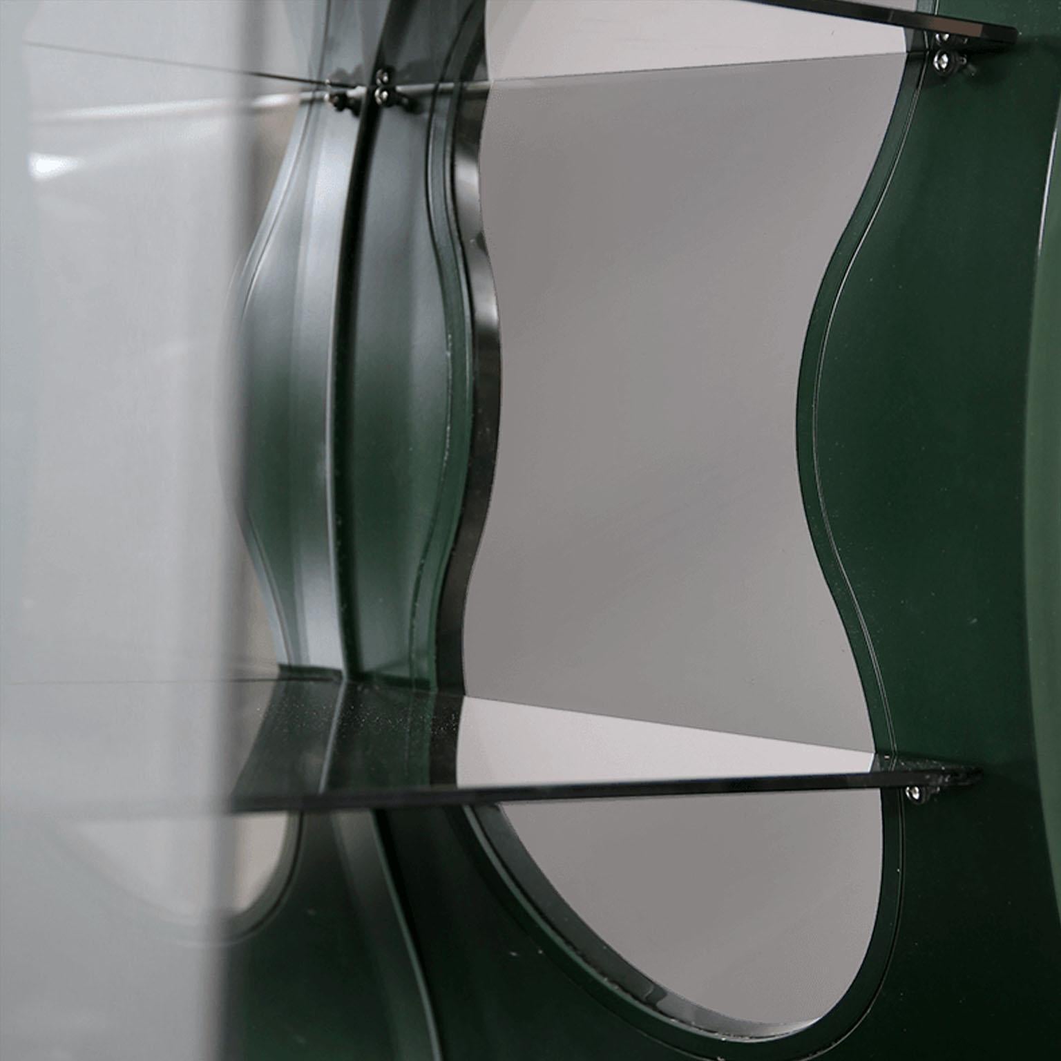 Moderner Vitrinenschrank aus Glas im Art-déco-Stil in Grün, Weiß, Schwarz, Gold und Messing im Angebot 2