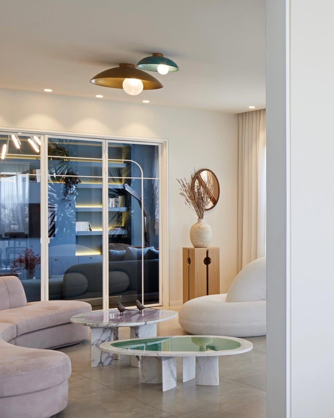 Lampada da soffitto moderna di lusso Oyster di Carla Baz, realizzata a mano e di colore bordeaux in vendita 1