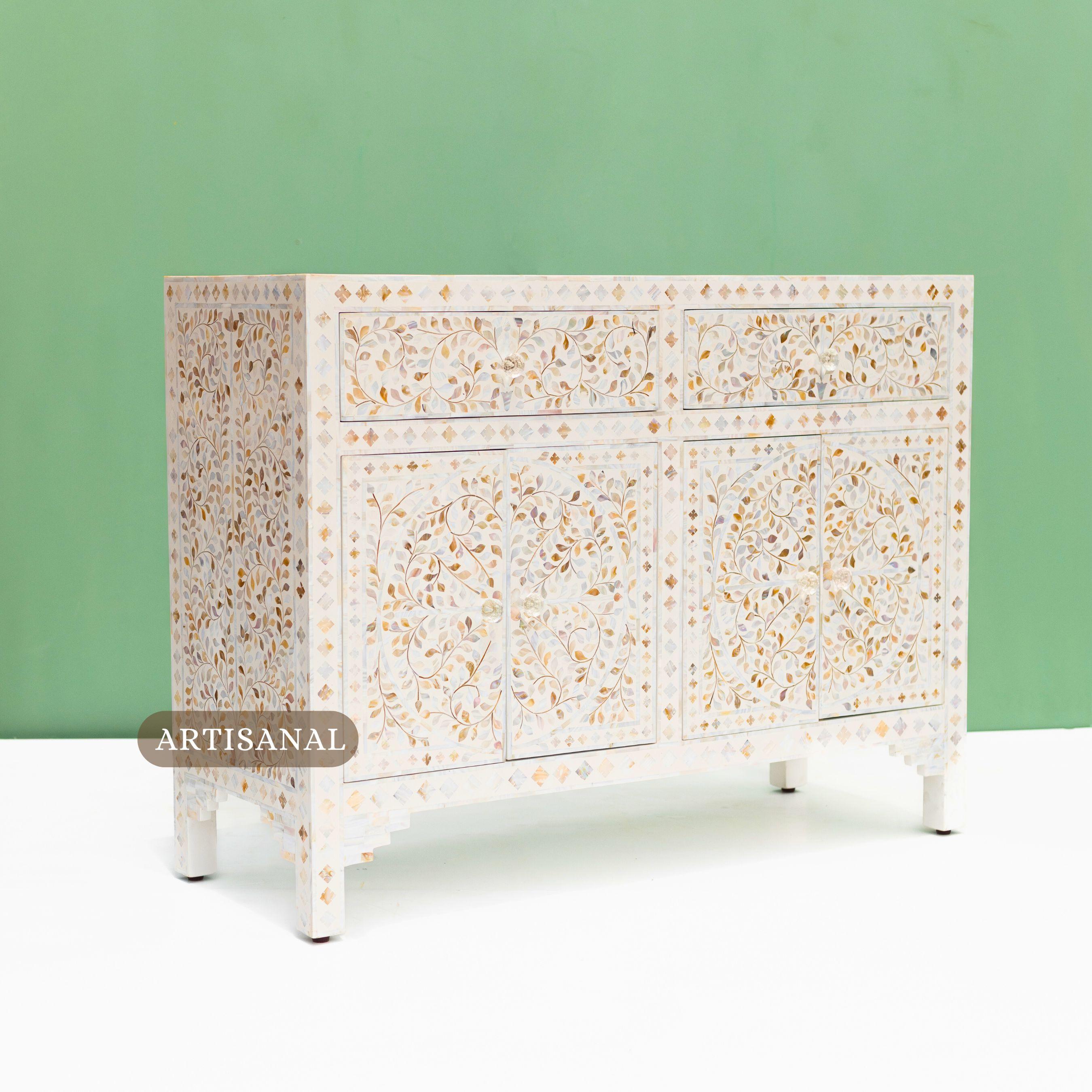 Indiano Mobile buffet di lusso con intarsi in madreperla di Artisanal in vendita